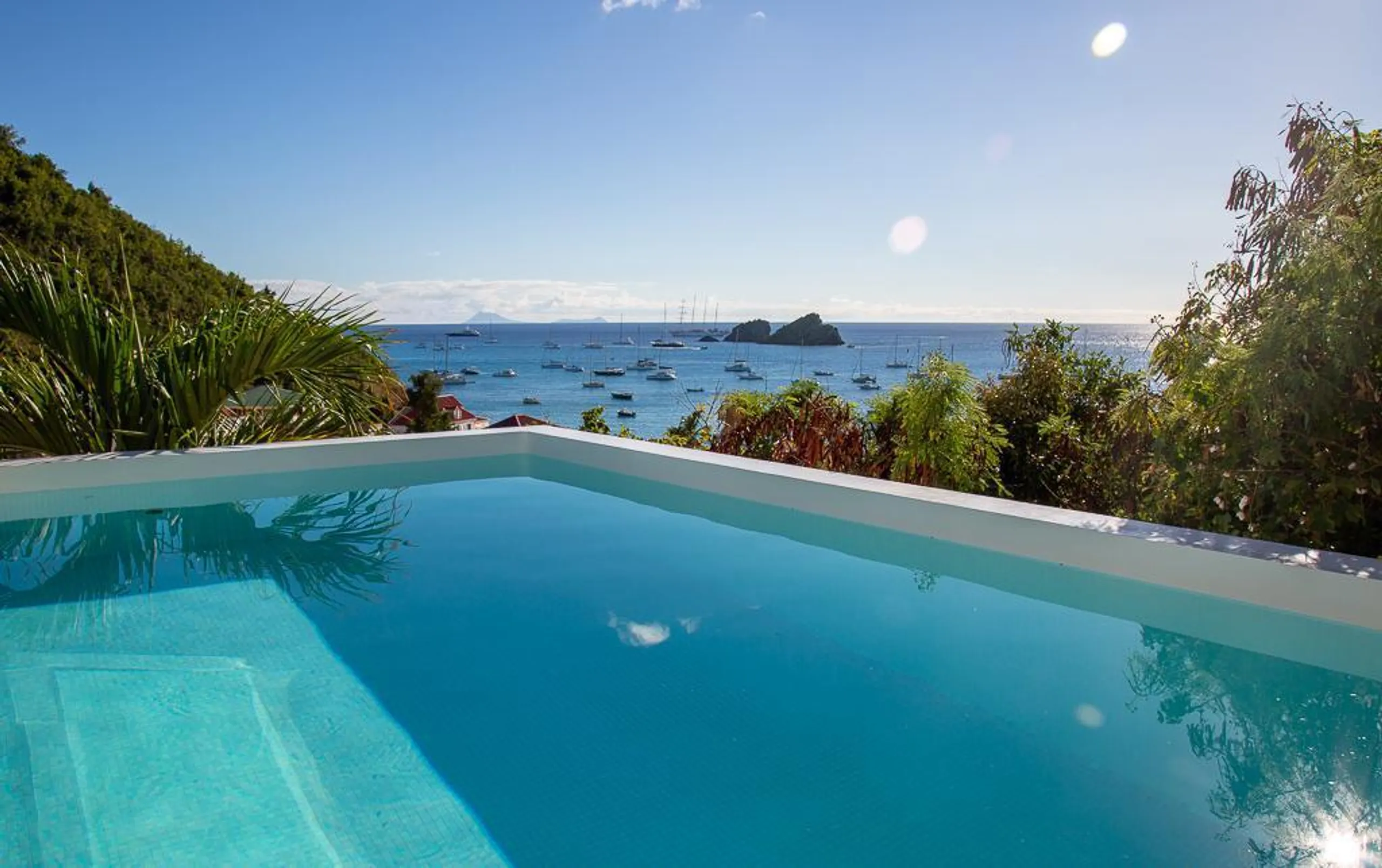 Prestigious Paradise Villa with Private Pool and Serene Ocean Views — photograph 3