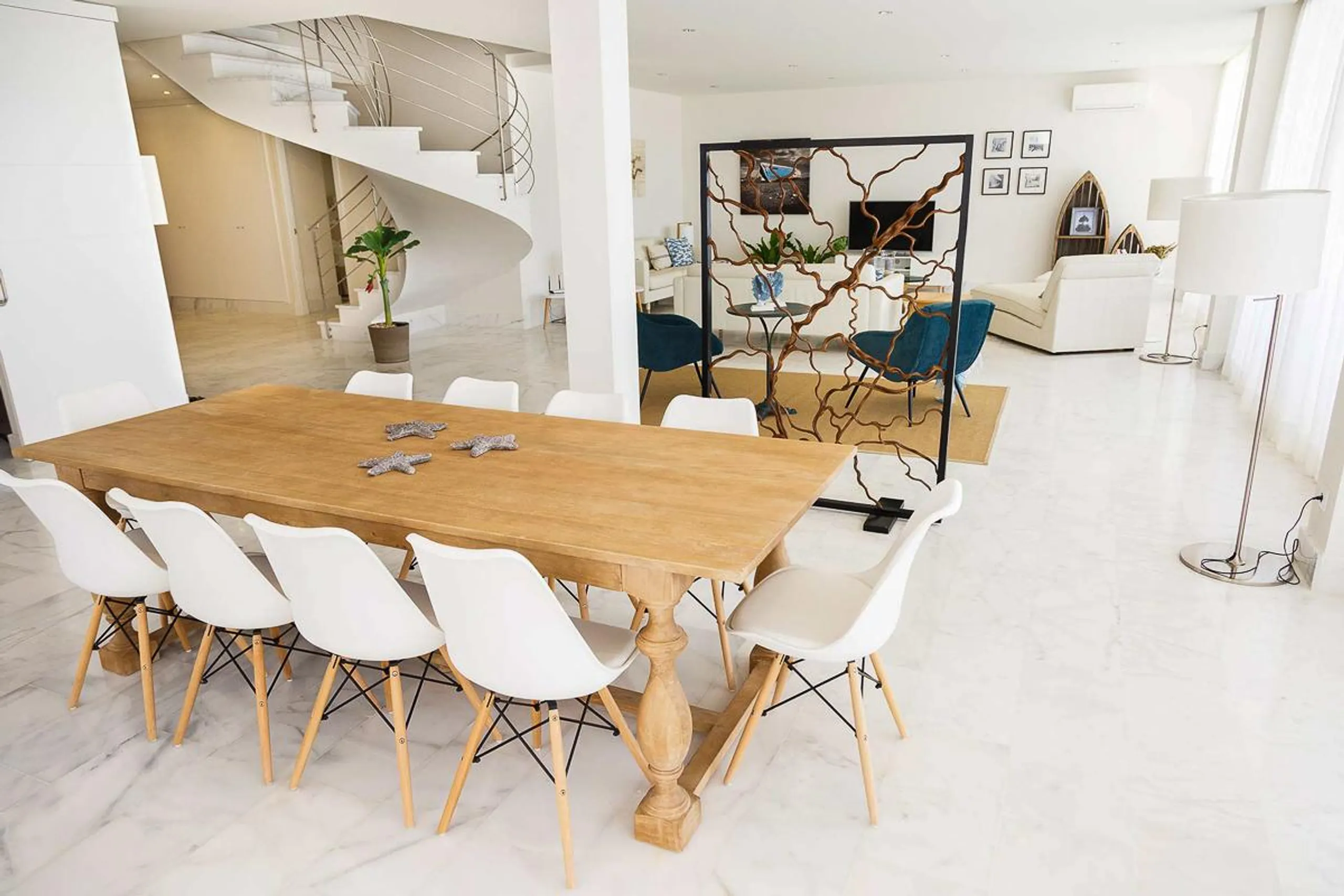 Stylish 6BR Villa with Private Pool and Breathtaking Views of the Sea — photograph 4