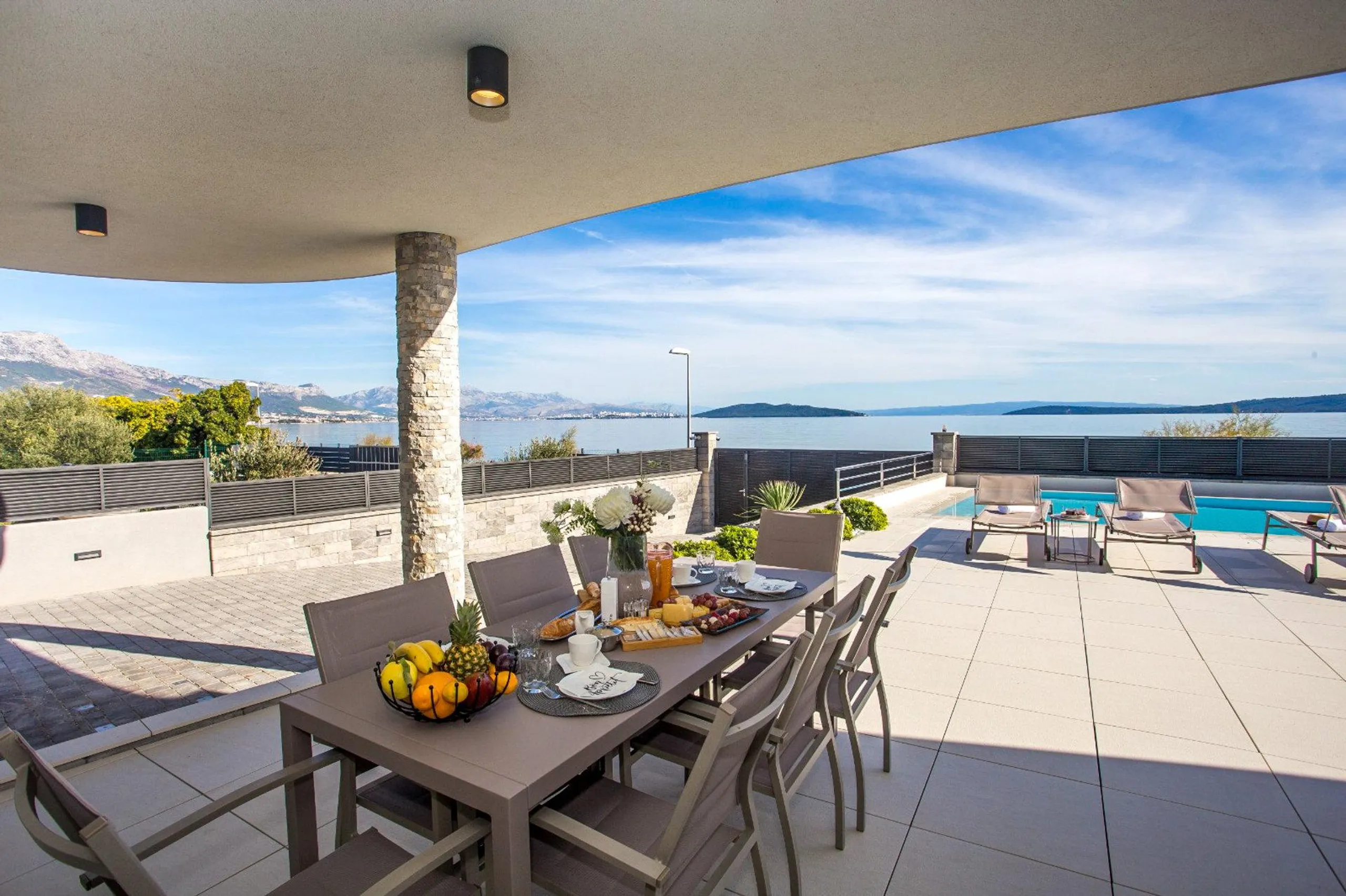 Grandiose Villa with Private Pool and  Breathtaking Sea Views — photograph 7