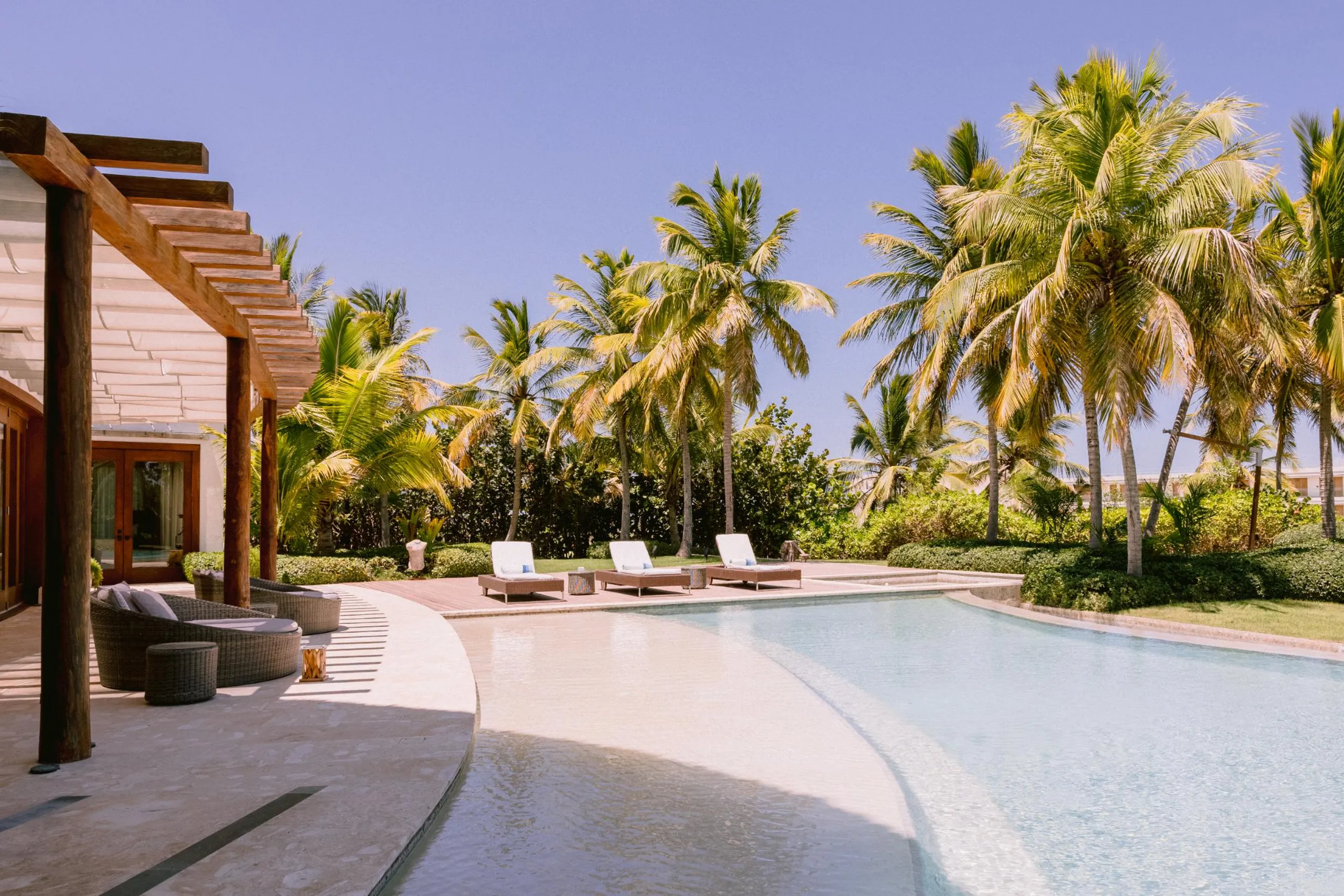 Spacious Villa with Private Pool, Chef & Golf Course Views — photograph 2