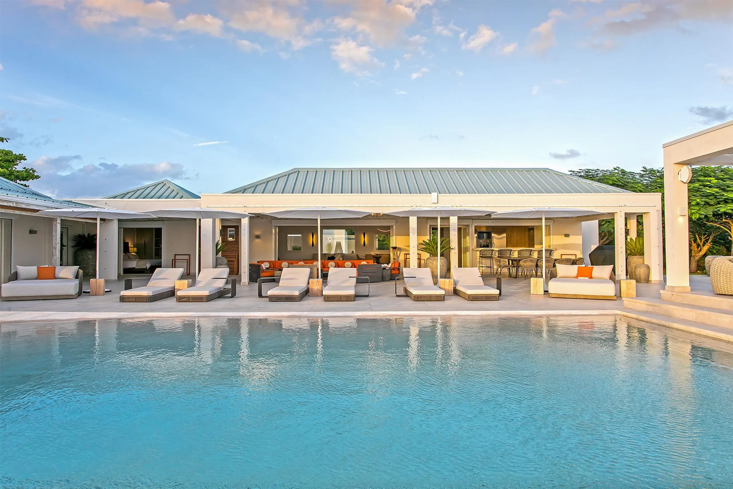 Exclusive Luxe Retreat with Infinity Pool and Breathtaking Ocean Views — photograph 6