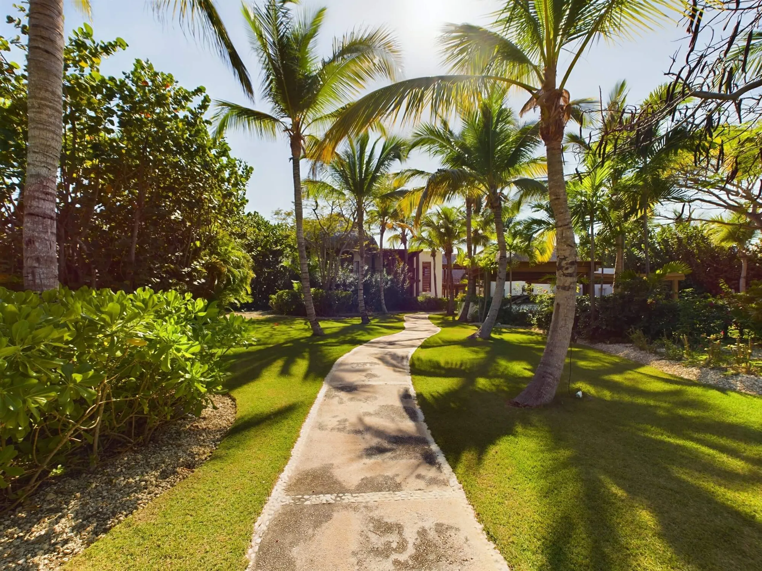 Exquisite 6 Bedroom Villa in Cap Cana with Private Pool and Golf Course Views — photograph 12