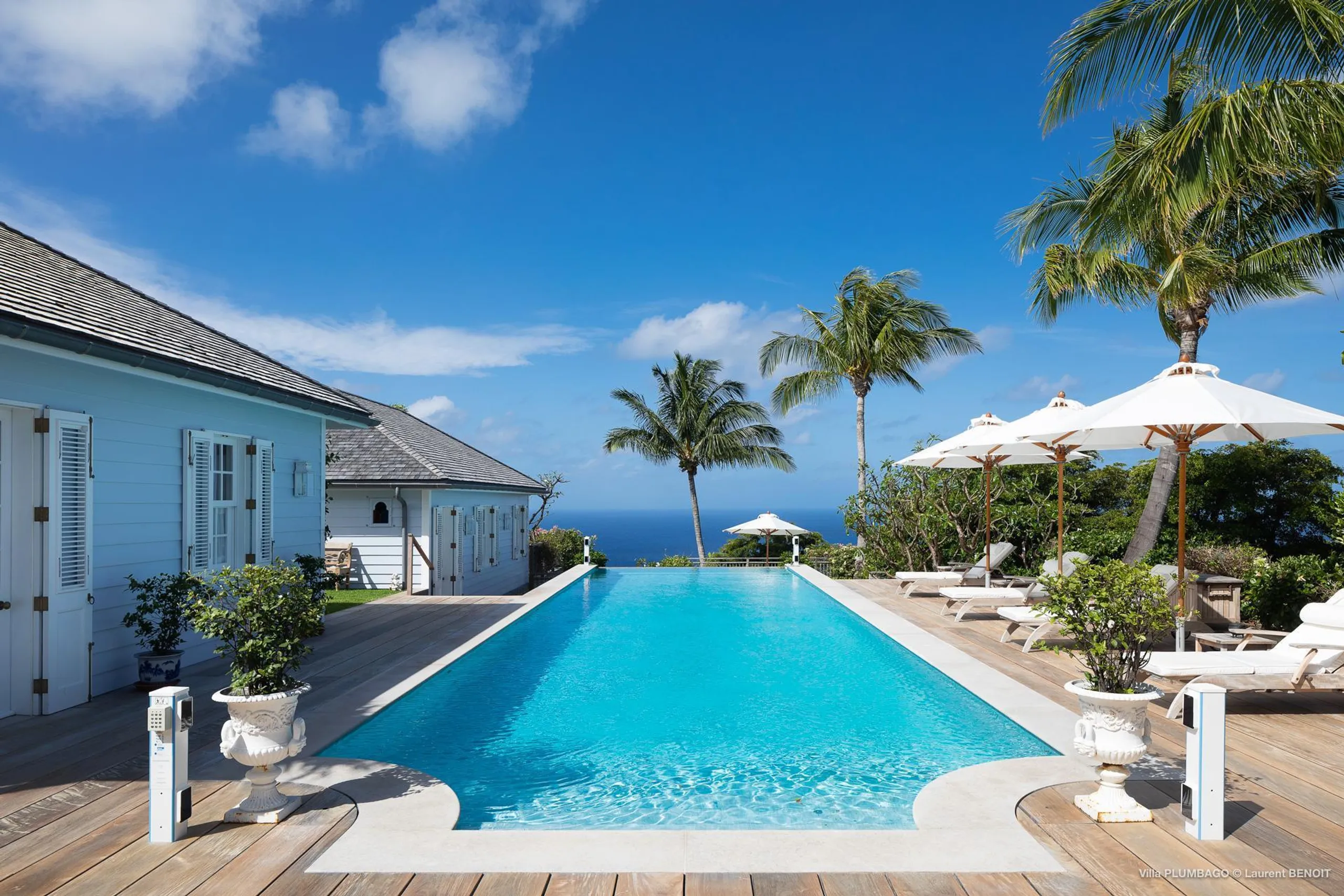 Lavish Oceanside Villa with Private Pool and Fitness Room — photograph 2