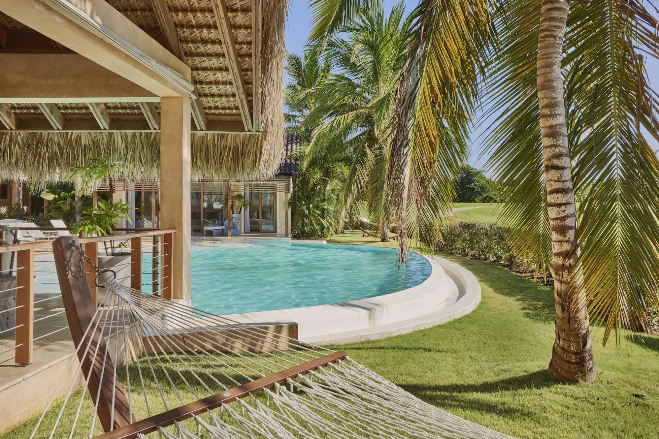 Elite Experience in Casa de Campo with Infinity-Edge Pool and Tropical Landscaping — photograph 5