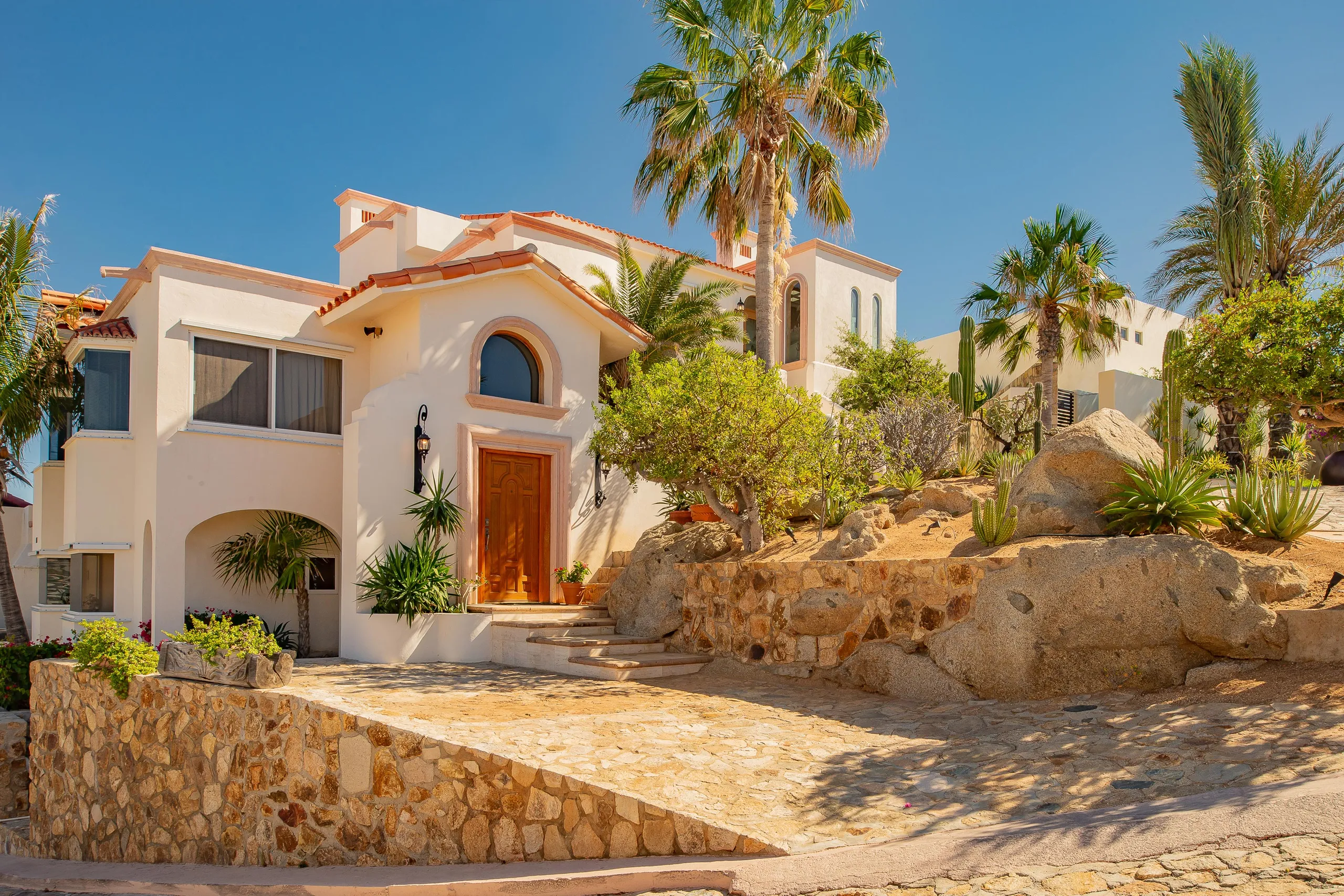 Lush Tropical Luxury Pedregal Estate with Infinity Pool and Incredible Views — photograph 5