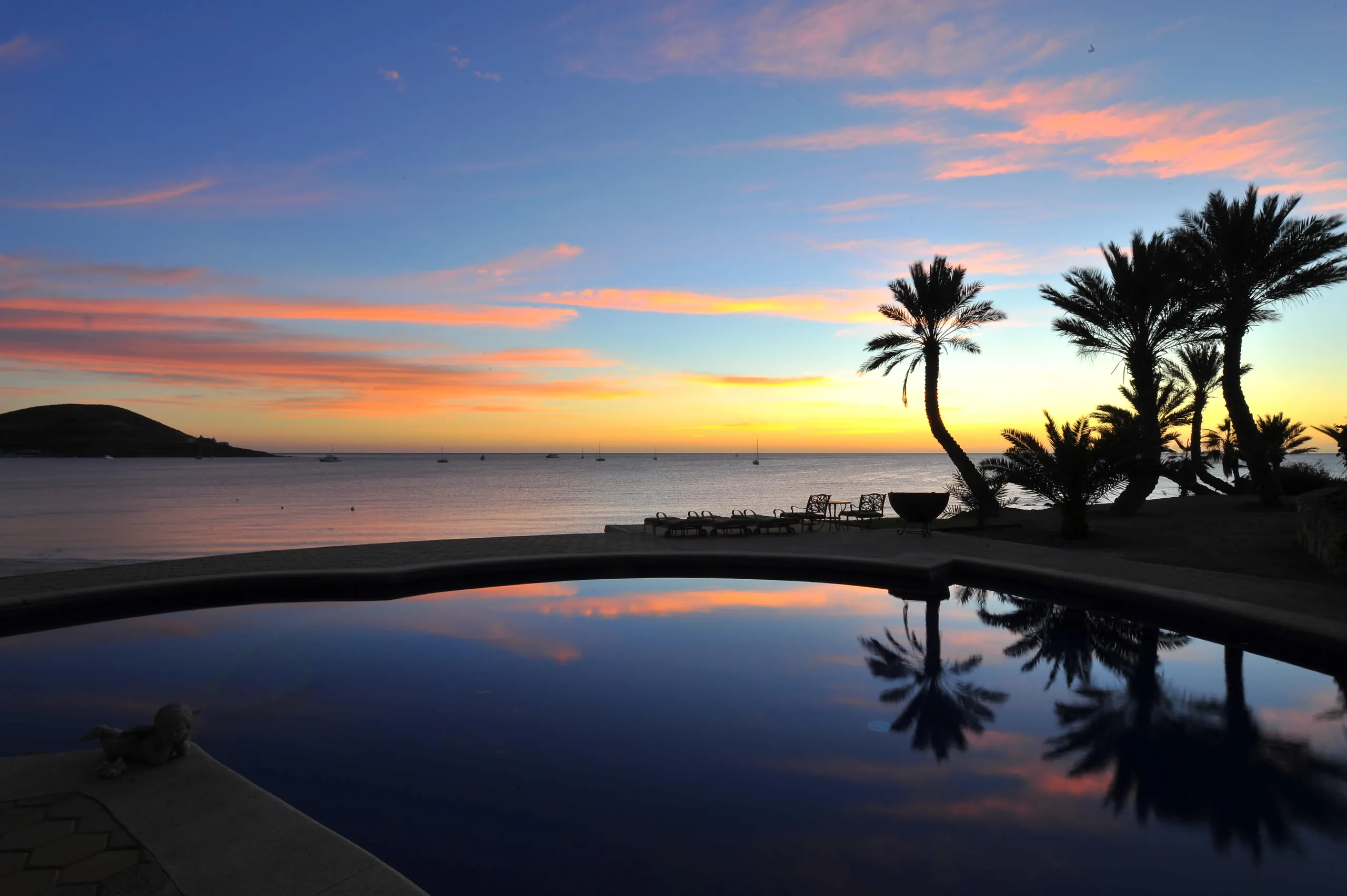 Charming Beachfront La Paz Luxury Villa with Pool, Large Palapa and Ocean Views — photograph 6