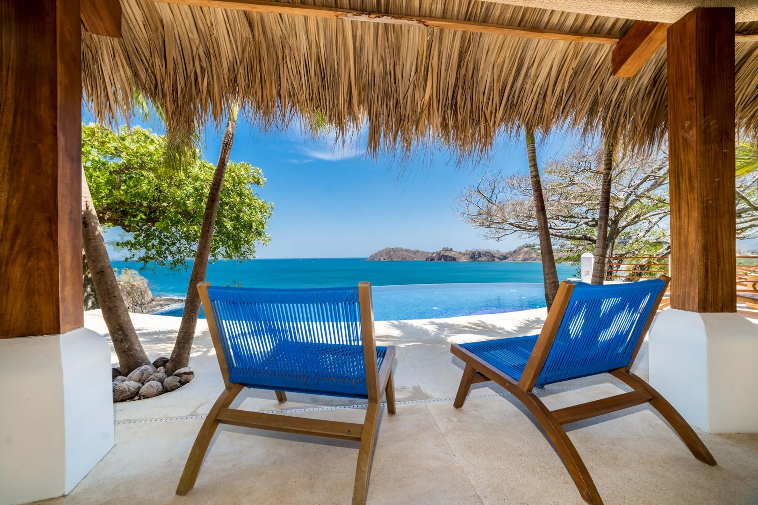 Opulent Playa Flamingo Villa with Private Pool and Sweeping Ocean Views — photograph 2