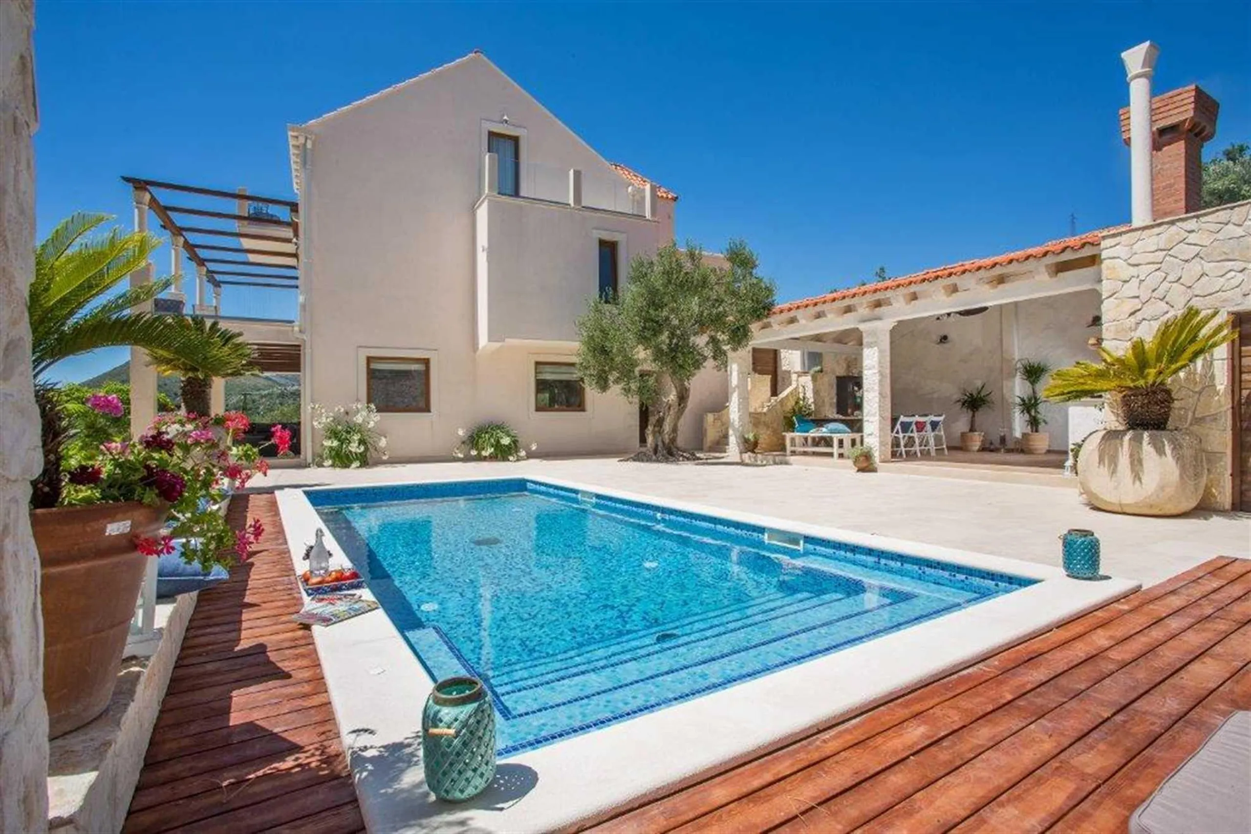 Magnificent Villa with Private Pool Overlooking Dubrovnik's Seascape — photograph 2