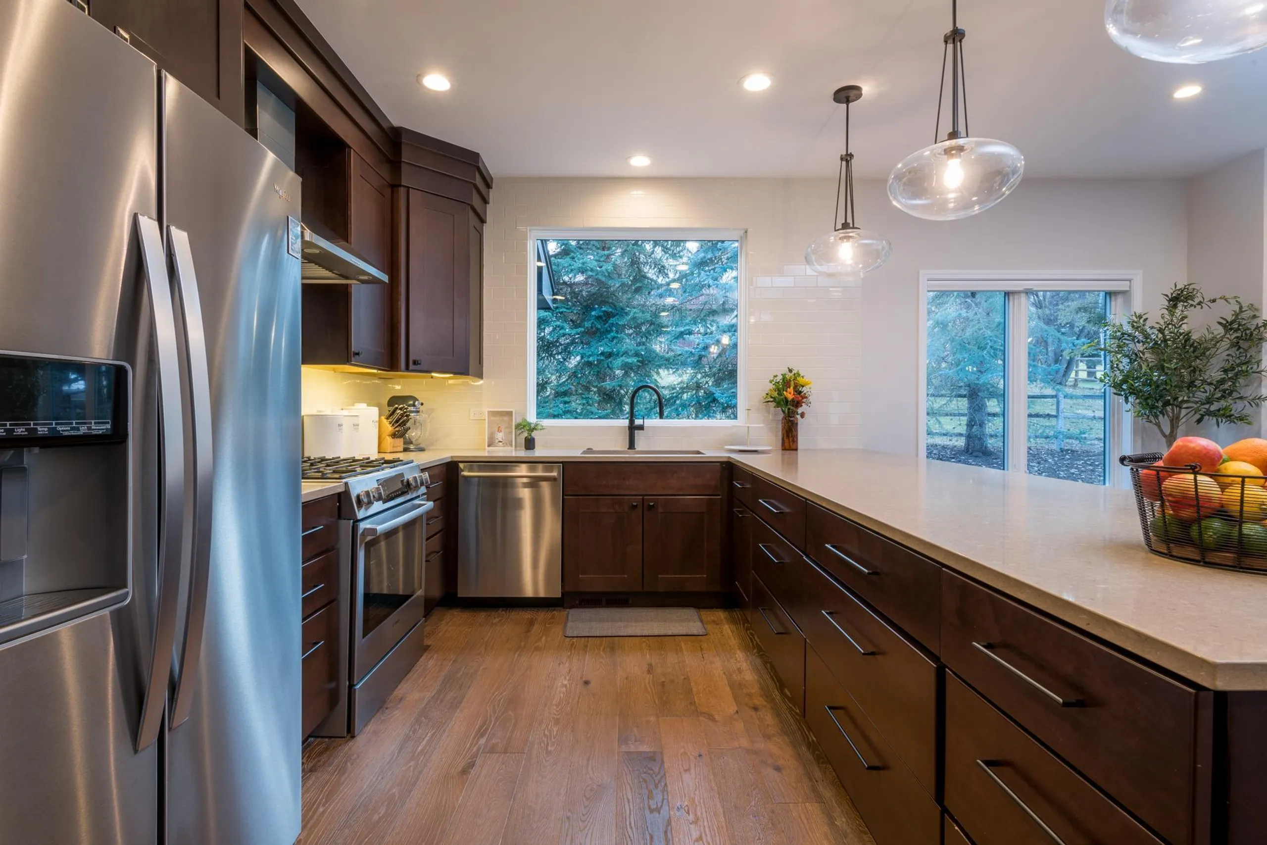 Deluxe Mountain Retreat with Jacuzzi — photograph 10