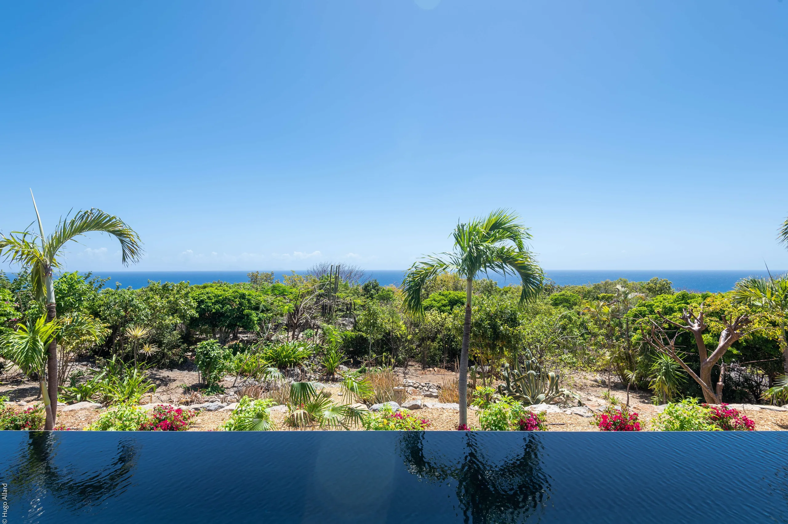 Seaside Majestic Villa With Infinity Pool and Spectacular Ocean Views — photograph 8