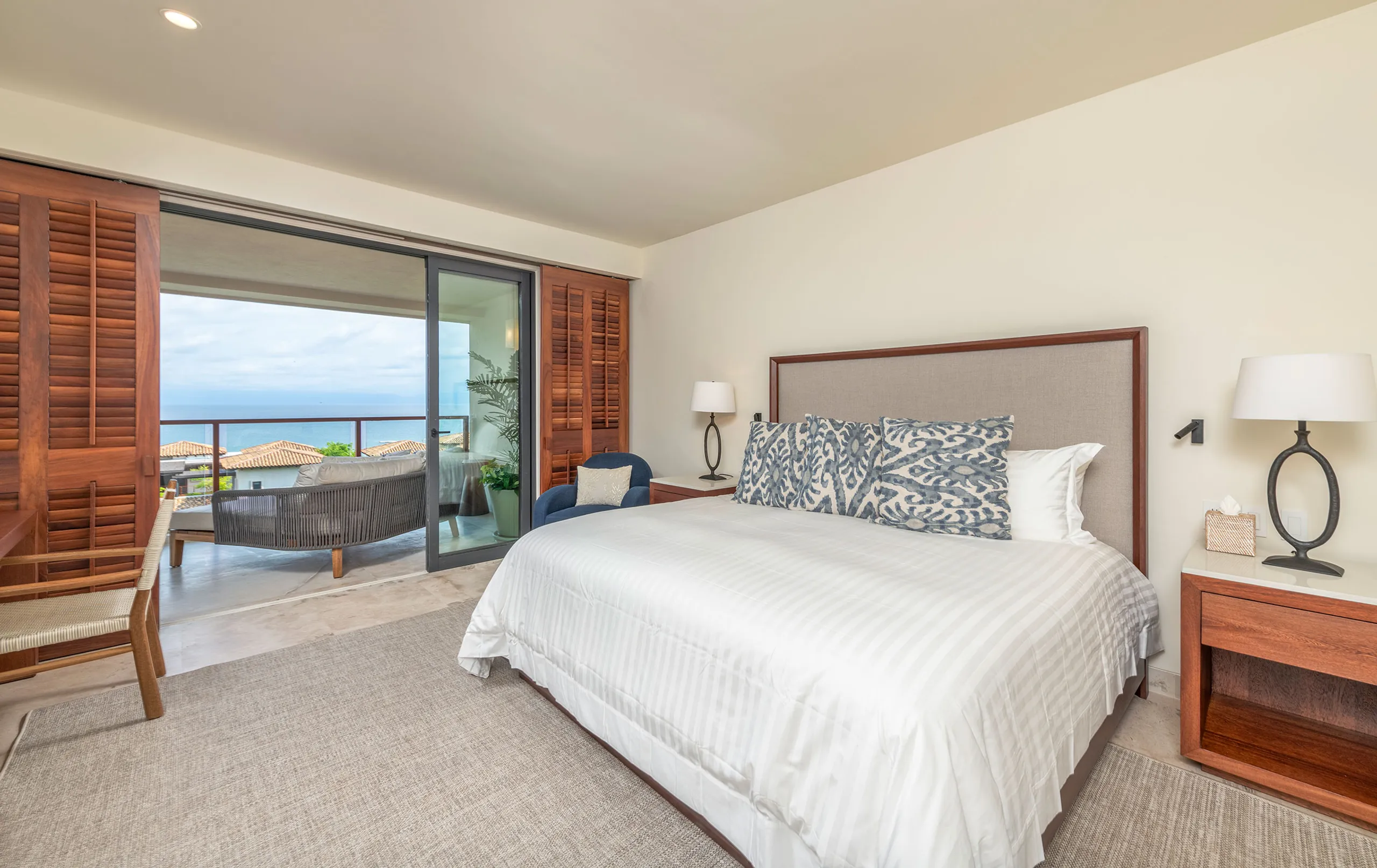 Modern 4-Bedroom Villa with Private Pool and Ocean Views — photograph 7