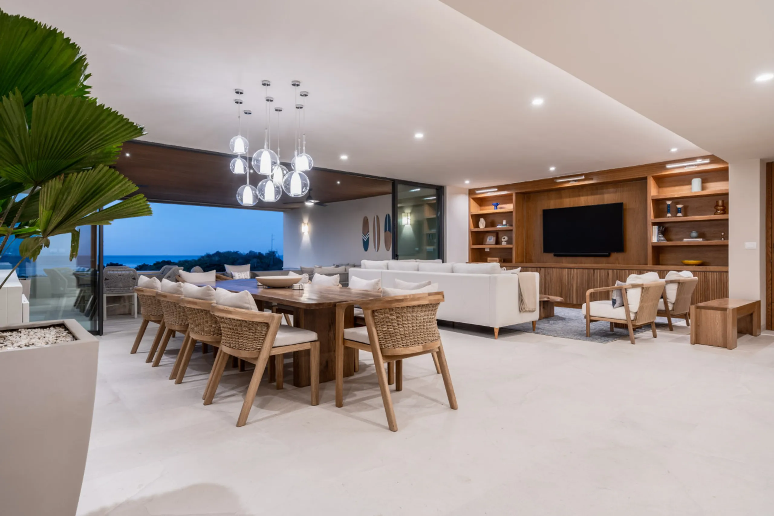 Chic Sophisticated Villa with Lake View and Inifity Pool — photograph 2