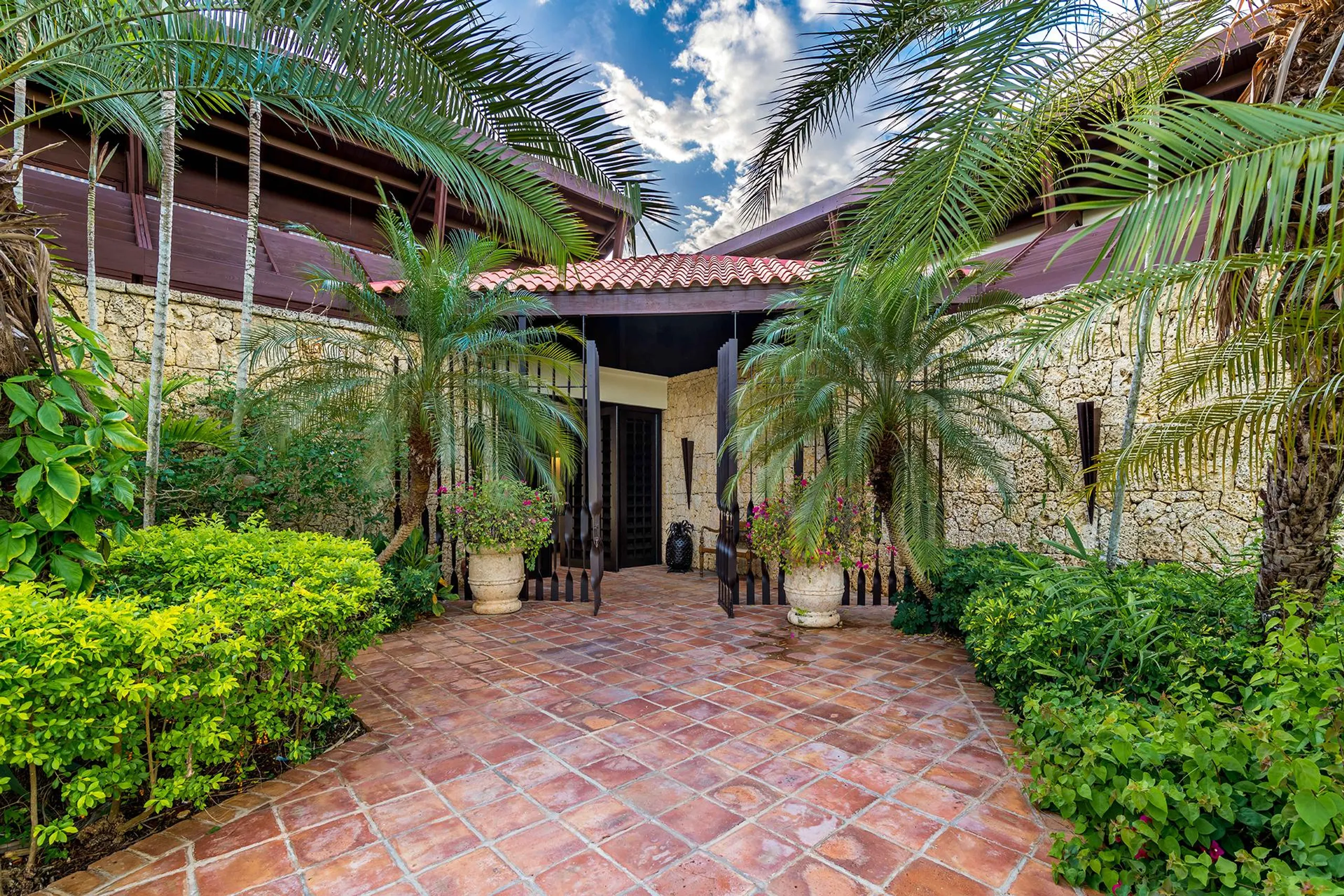 Marvelous 6BR Retreat with Casa de Campo Marina and La Romana Country Club Nearby — photograph 5