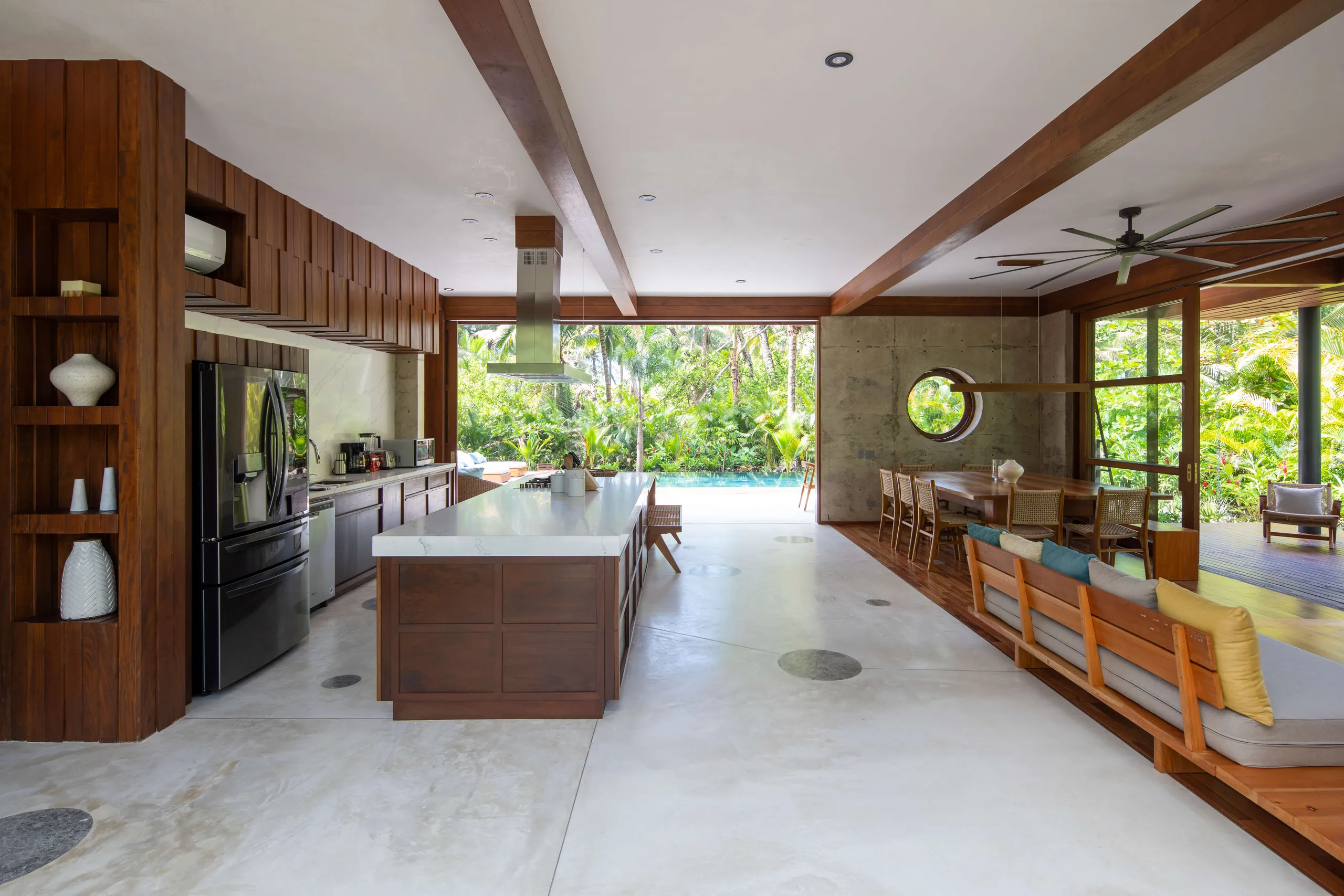 Eco-Luxe 5 Bedroom Villa with Privat Pool, Beach Access and Tropical Beauty — photograph 10