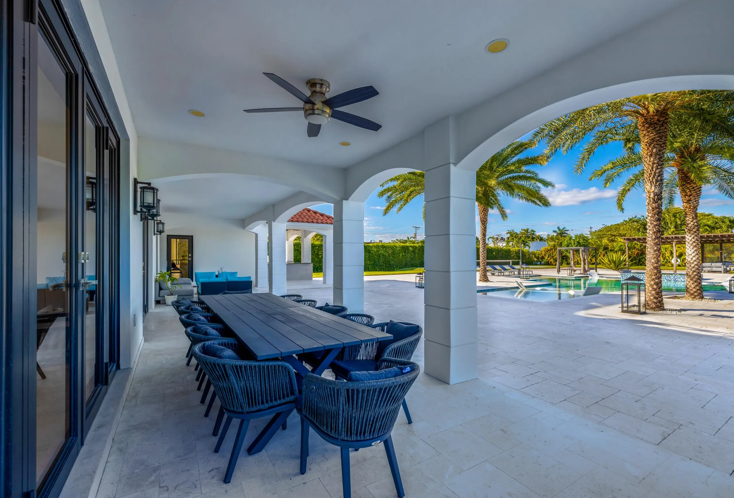 Magnificent 7-Bedroom Estate with Resort-Inspired Amenities — photograph 9