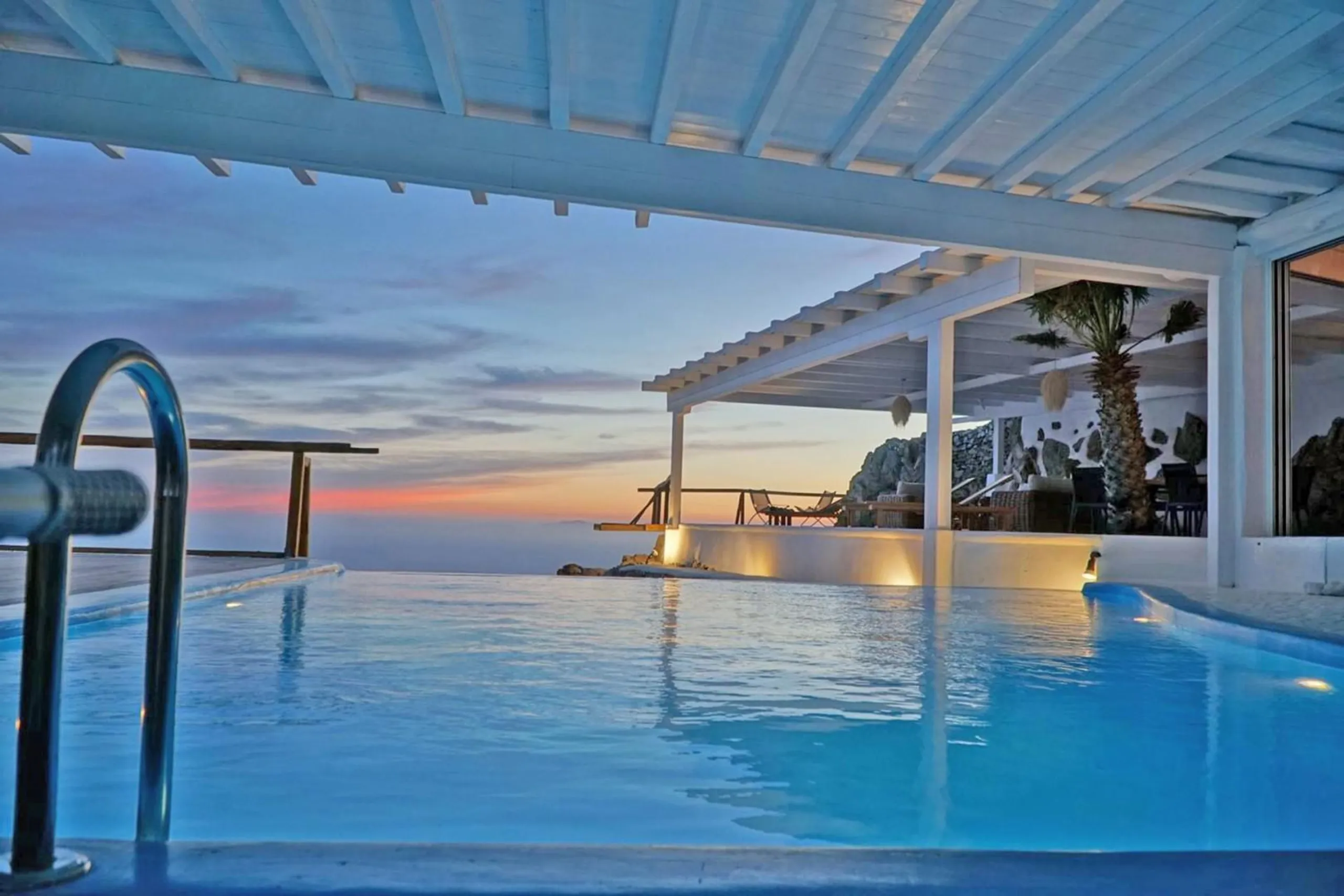 Ultimate Indulgence with Captivating Views with Private Heated Pool and Jacuzzi, Mykonos