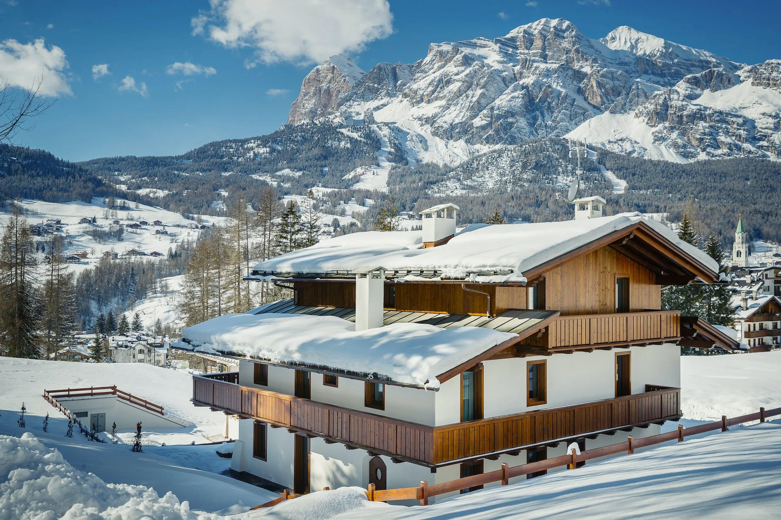 Charming Luxury Chalet with Home Theater and Spa, Belluno
