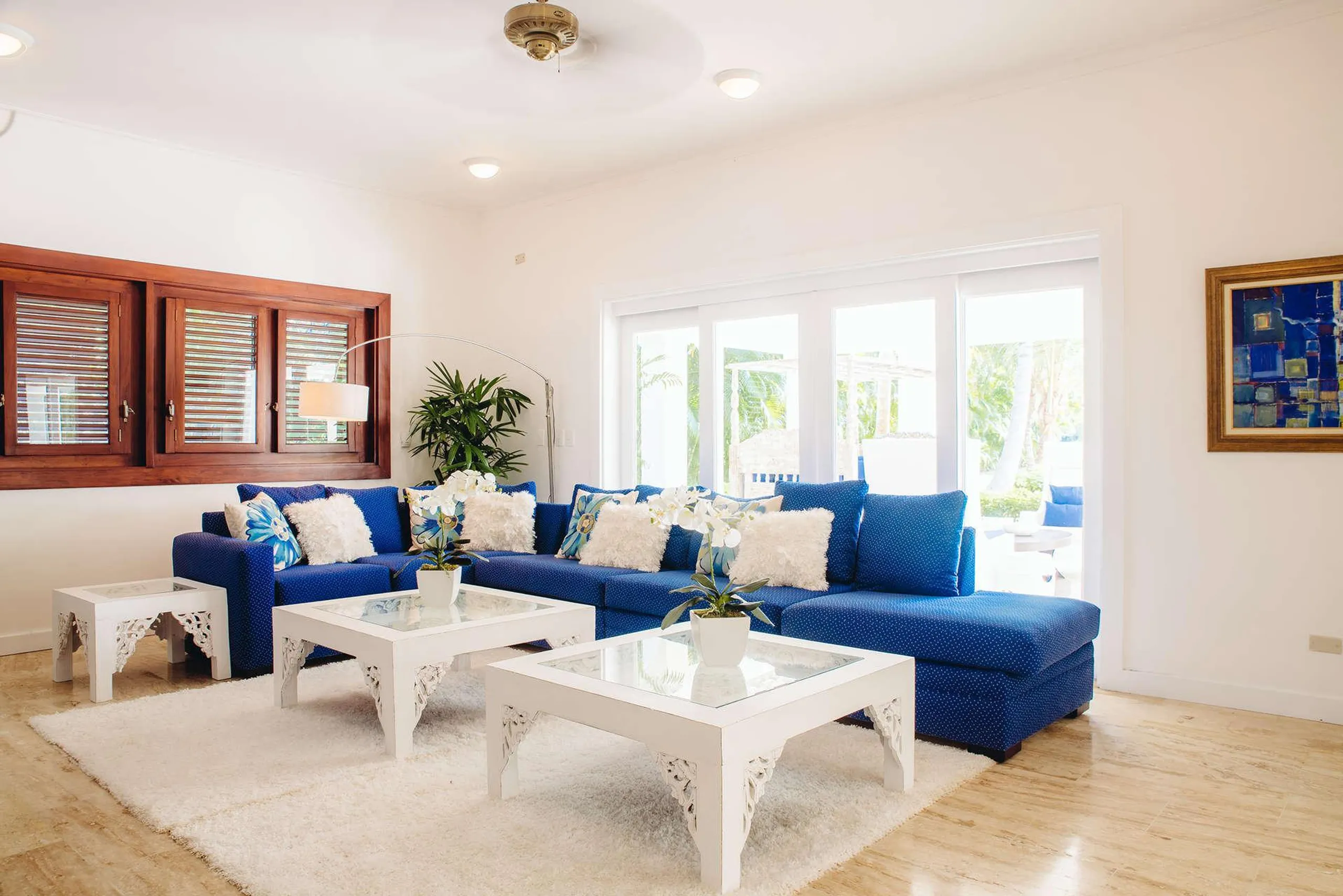 Elegant Two-Story Villa with Private Pool and Golf Course Views — photograph 11