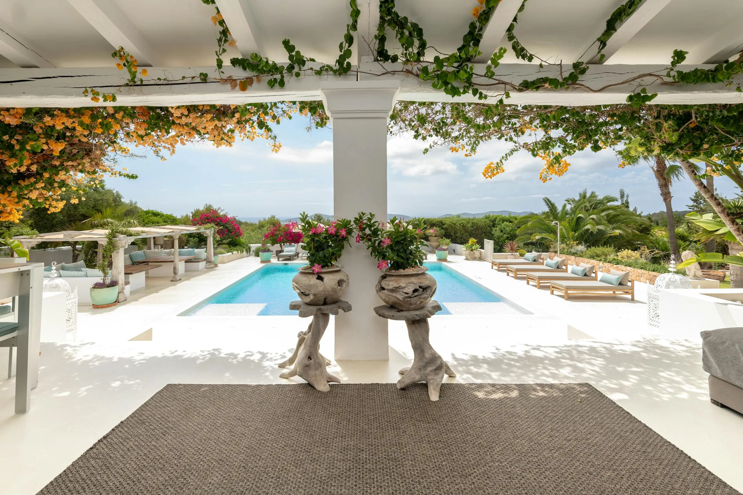 Princely Spanish Villa with Private Pool and Ocean Views — photograph 8