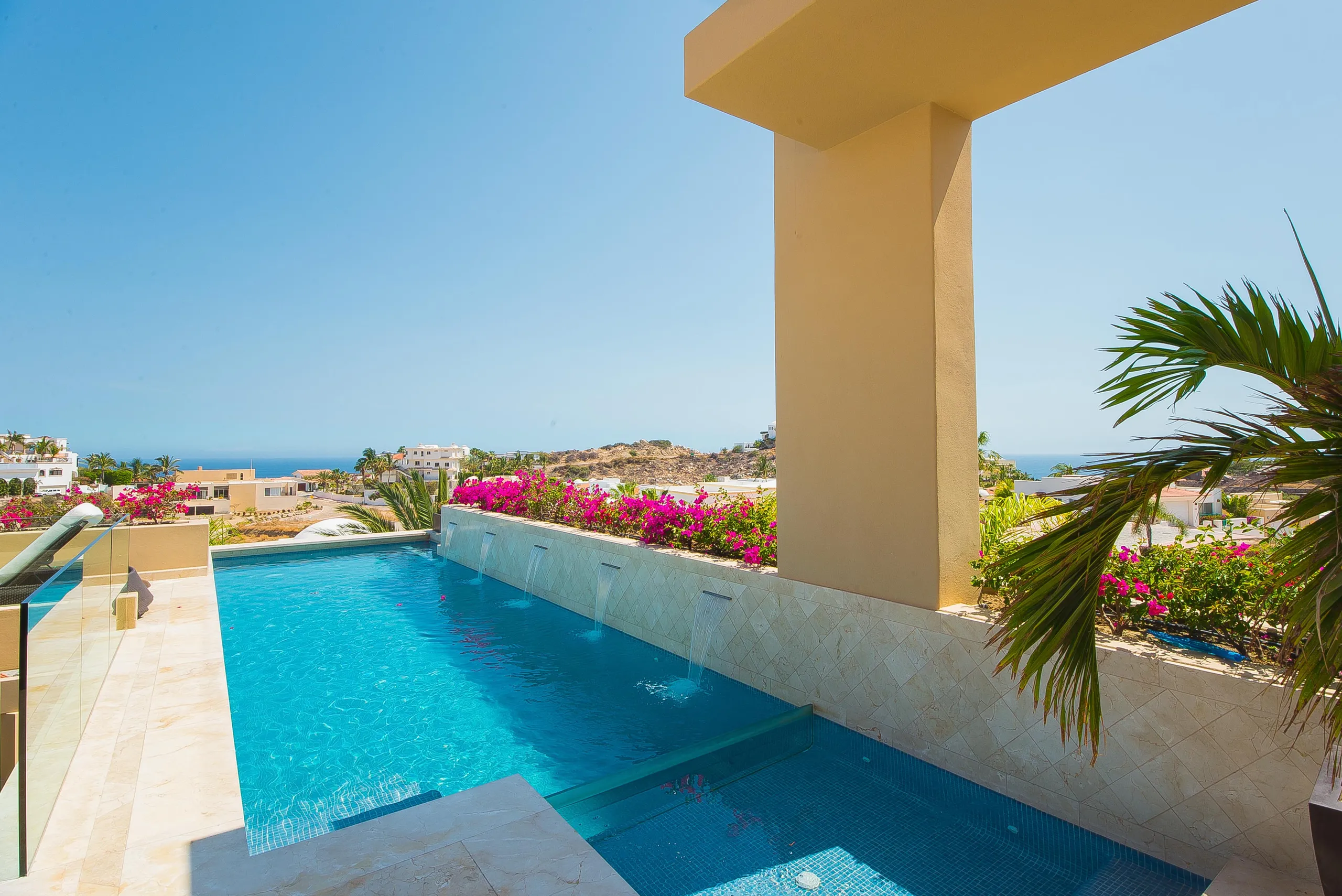 Sophisticated Contemporary Pedregal Villa with Pool and Expansive Views — photograph 7