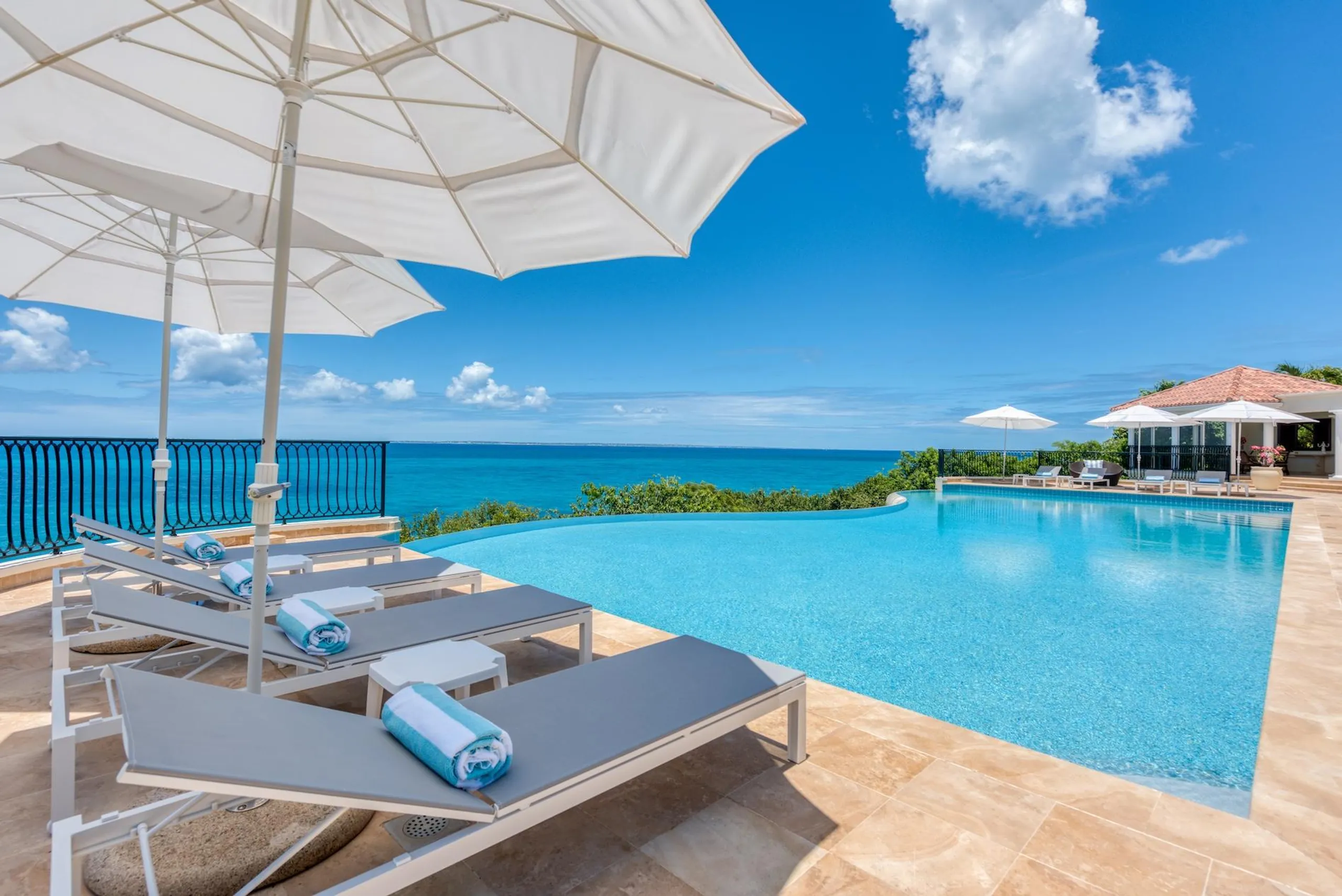Splendid Moroccan-Inspired 5-Bedroom Villa with Private Pool Overlooking Anguilla — photograph 5