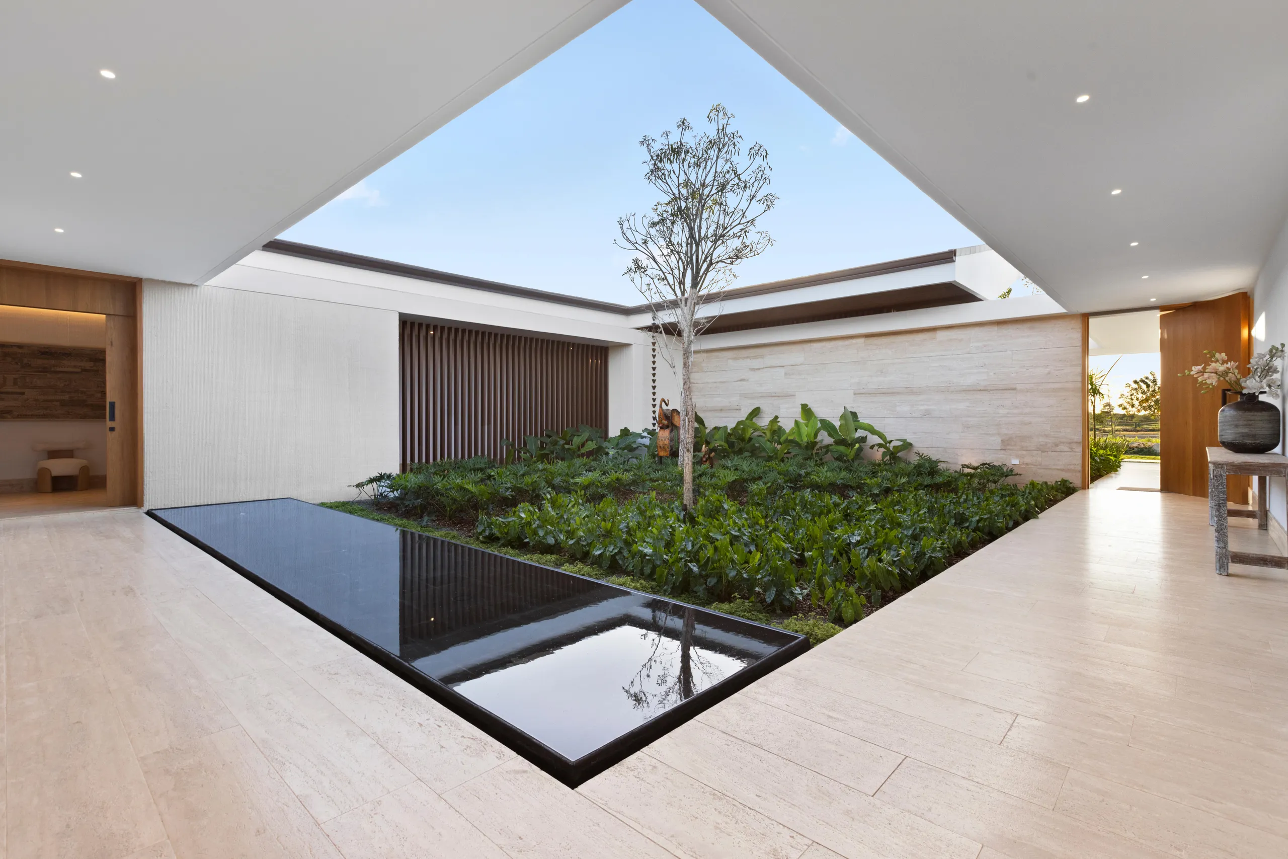 Superb Villa with Pool, Jacuzzi and Firepit — photograph 3