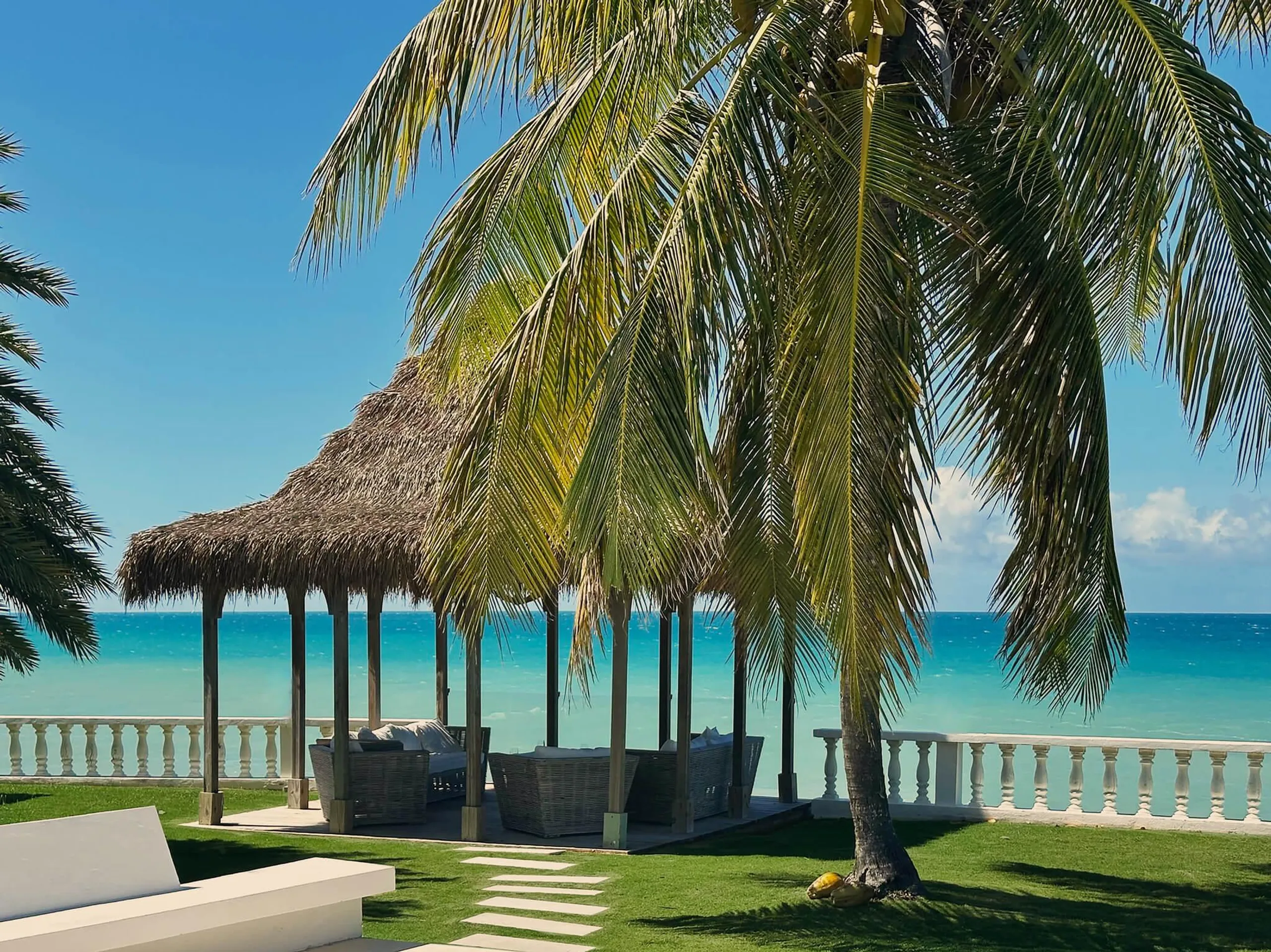 Waterfront Luxury Villa with Private Infinity Pool, Private Dock and Sea Access, Cedar Grove