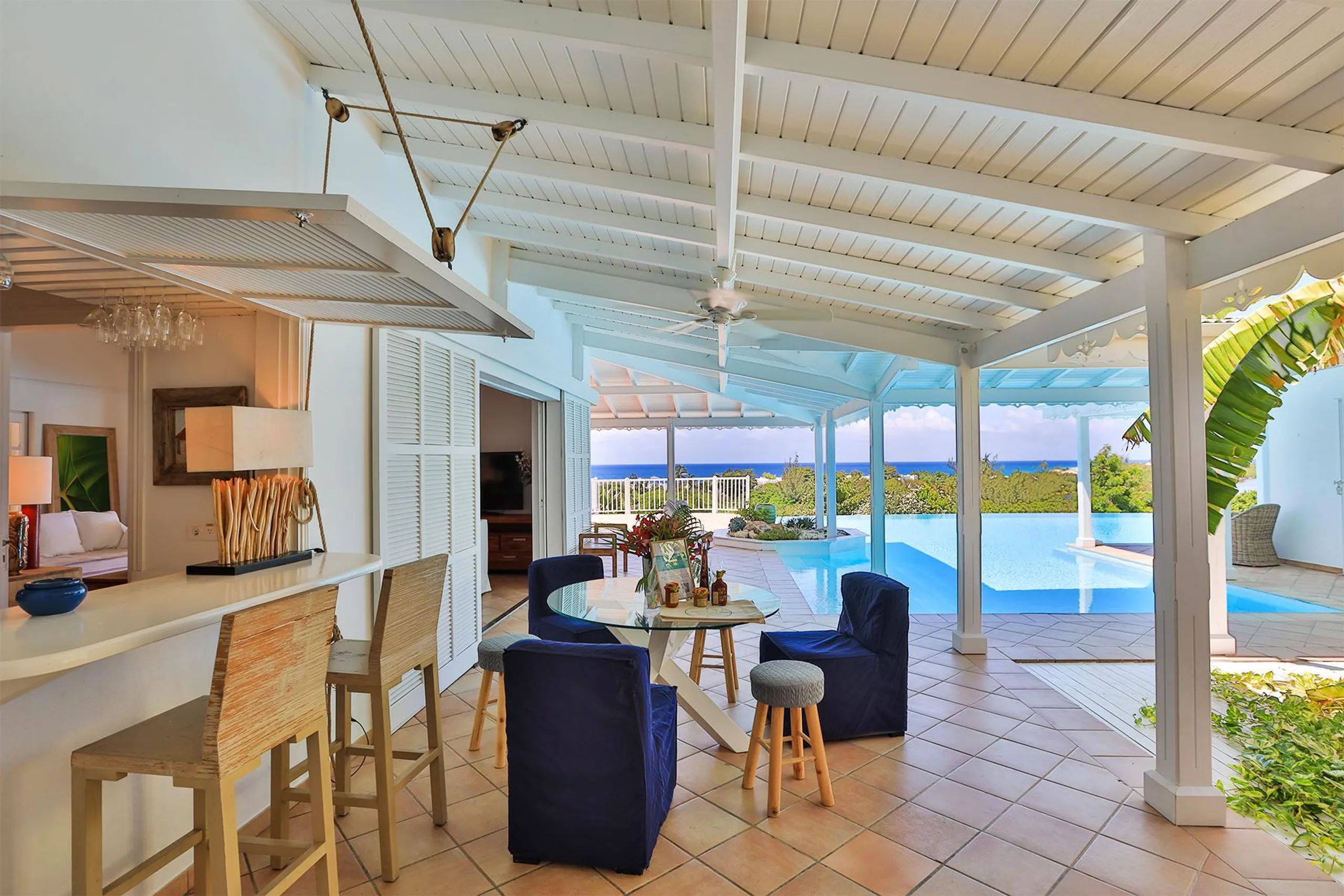 Classic Caribbean Luxury Villa with Infinity Edge Pool — photograph 7