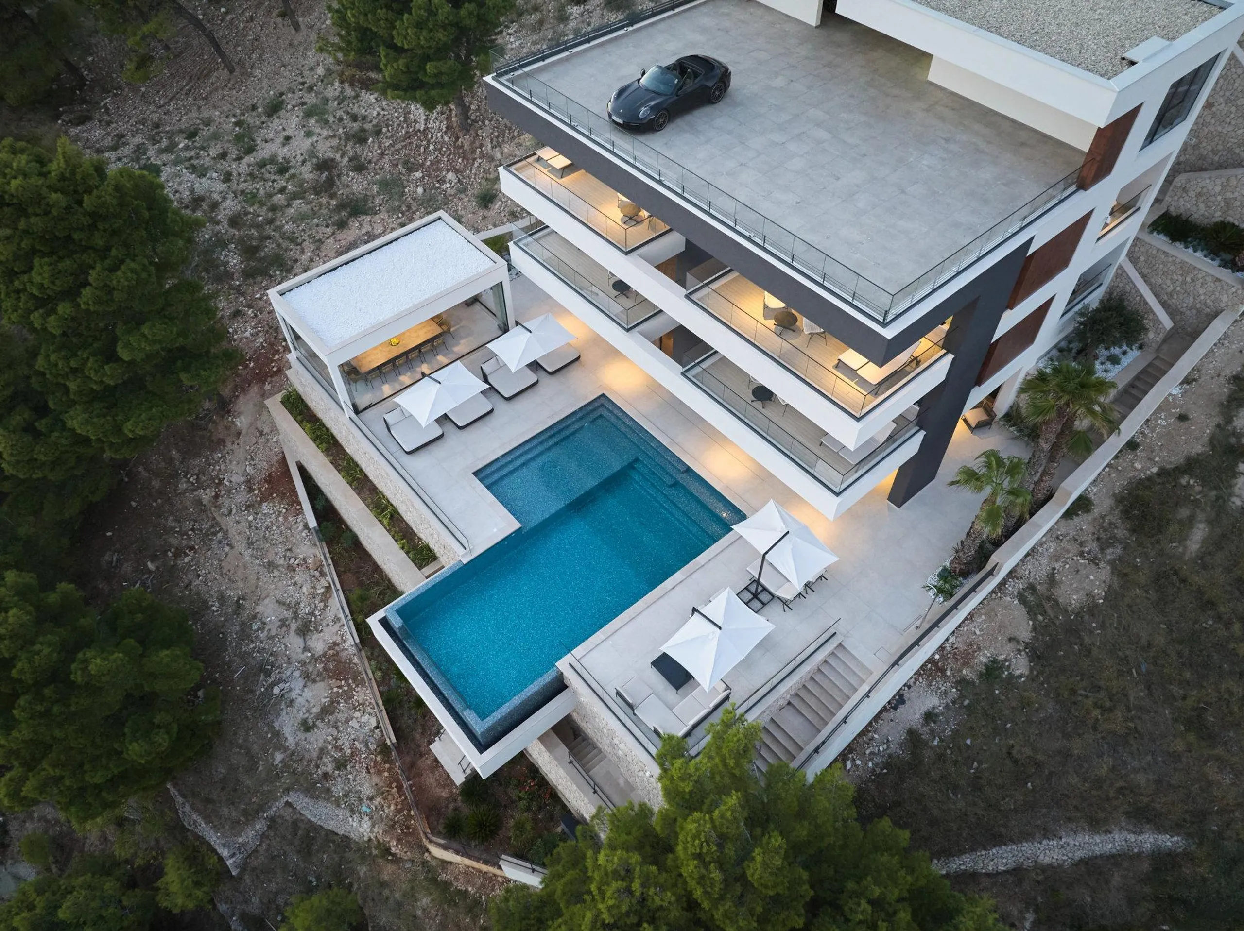 Lavish Villa with Heated Pool, Jacuzzi and  Stunning Sea Views — photograph 6