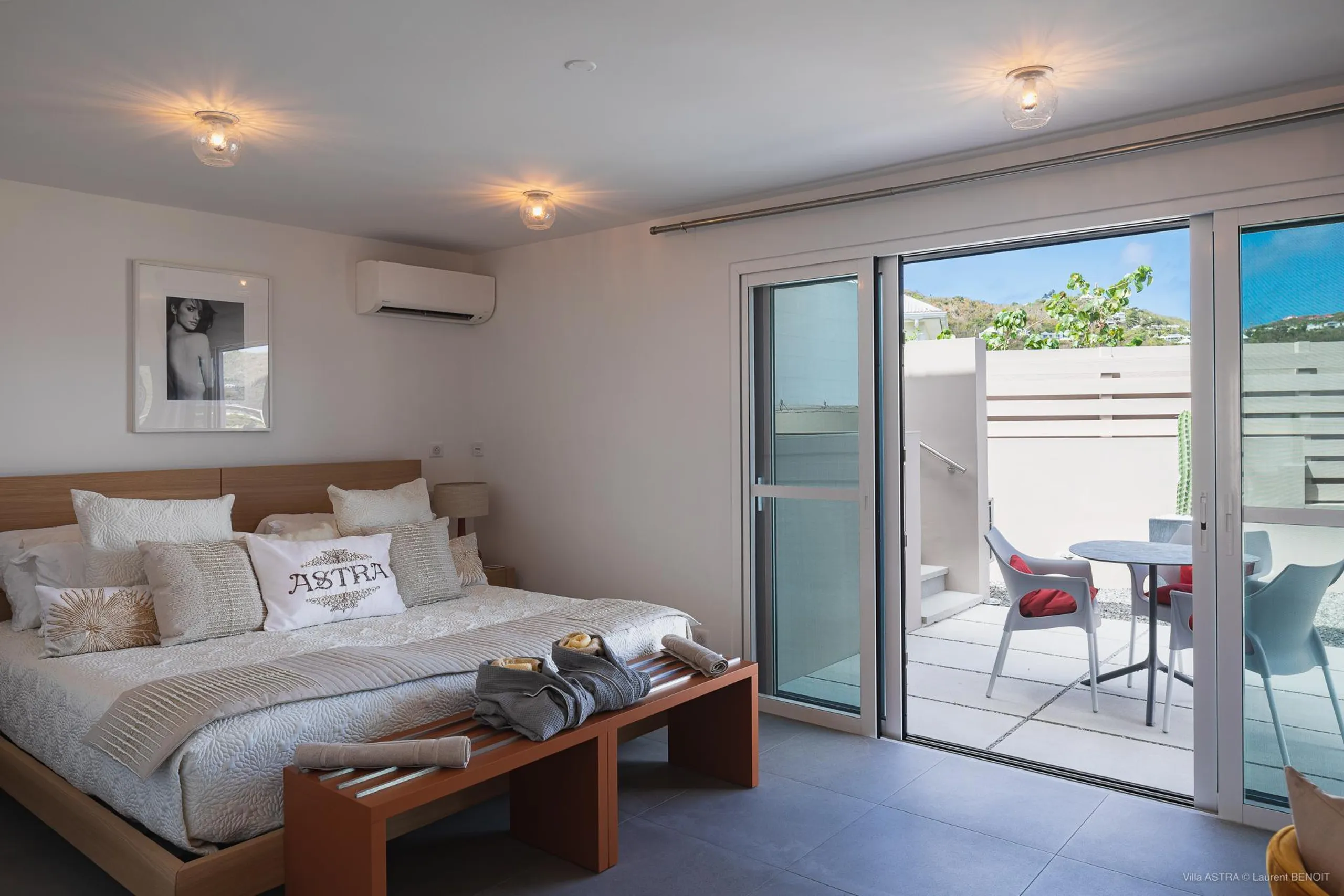 Stylish St. Jean Seaside Retreat with Private Pool and Zen Garden — photograph 12