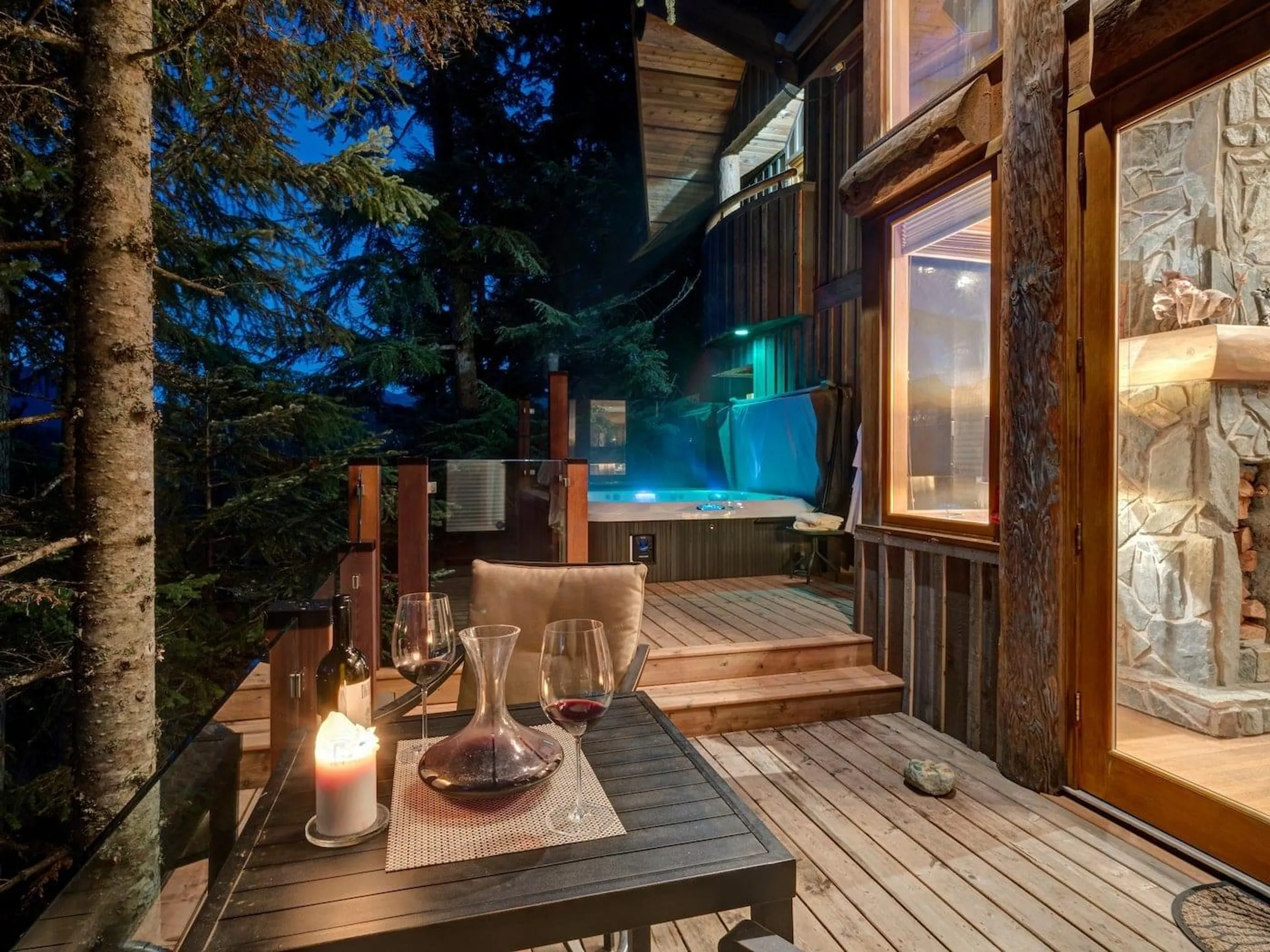 A High-End Retreat with Scenic Mountain Views, Lavish Pool, and Elegant Amenities VILLAWAY®, Whistler