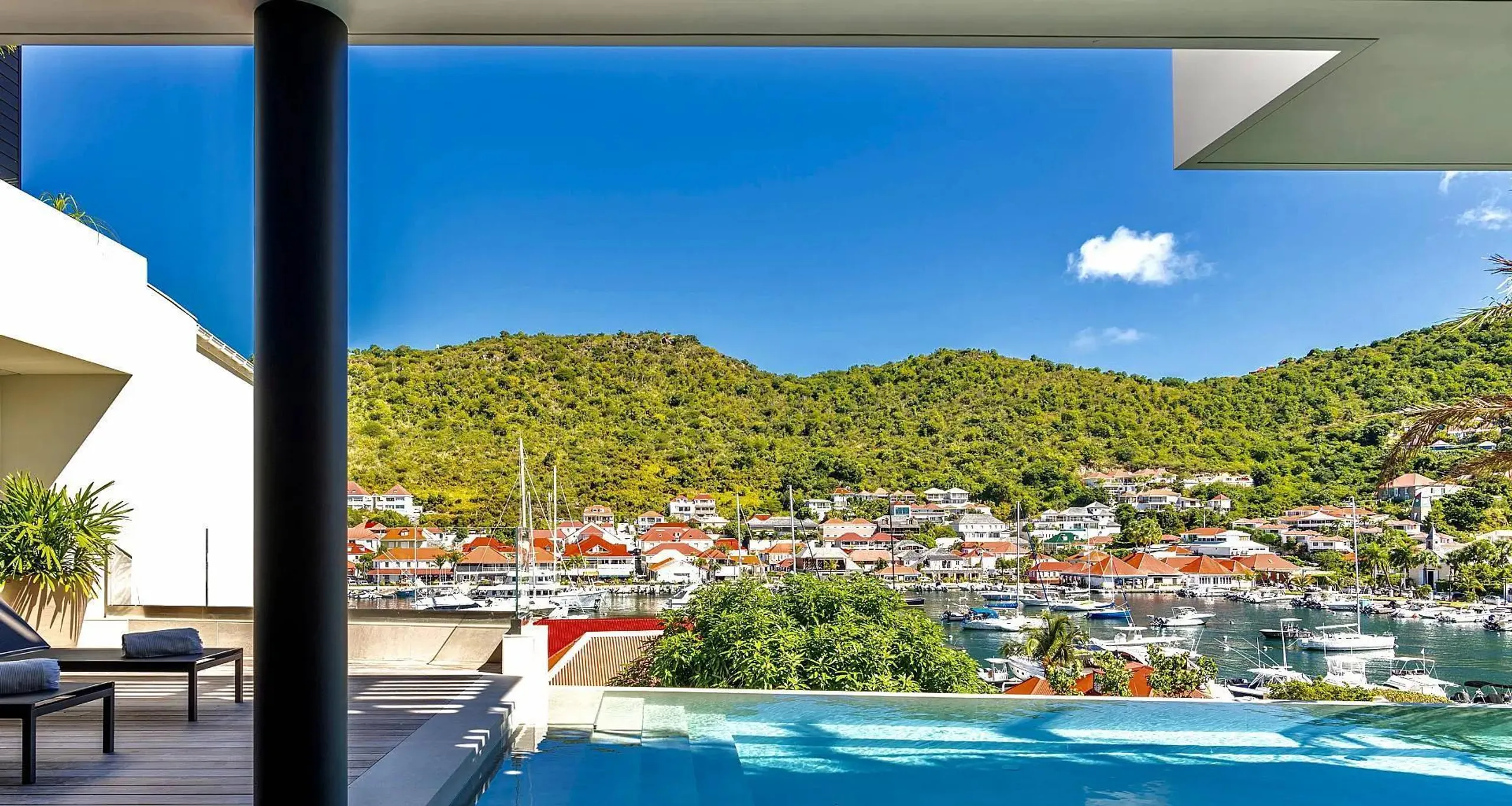 Sophisticated design in the heart of Gustiva. with Private Pool and Stunning Views — photograph 2