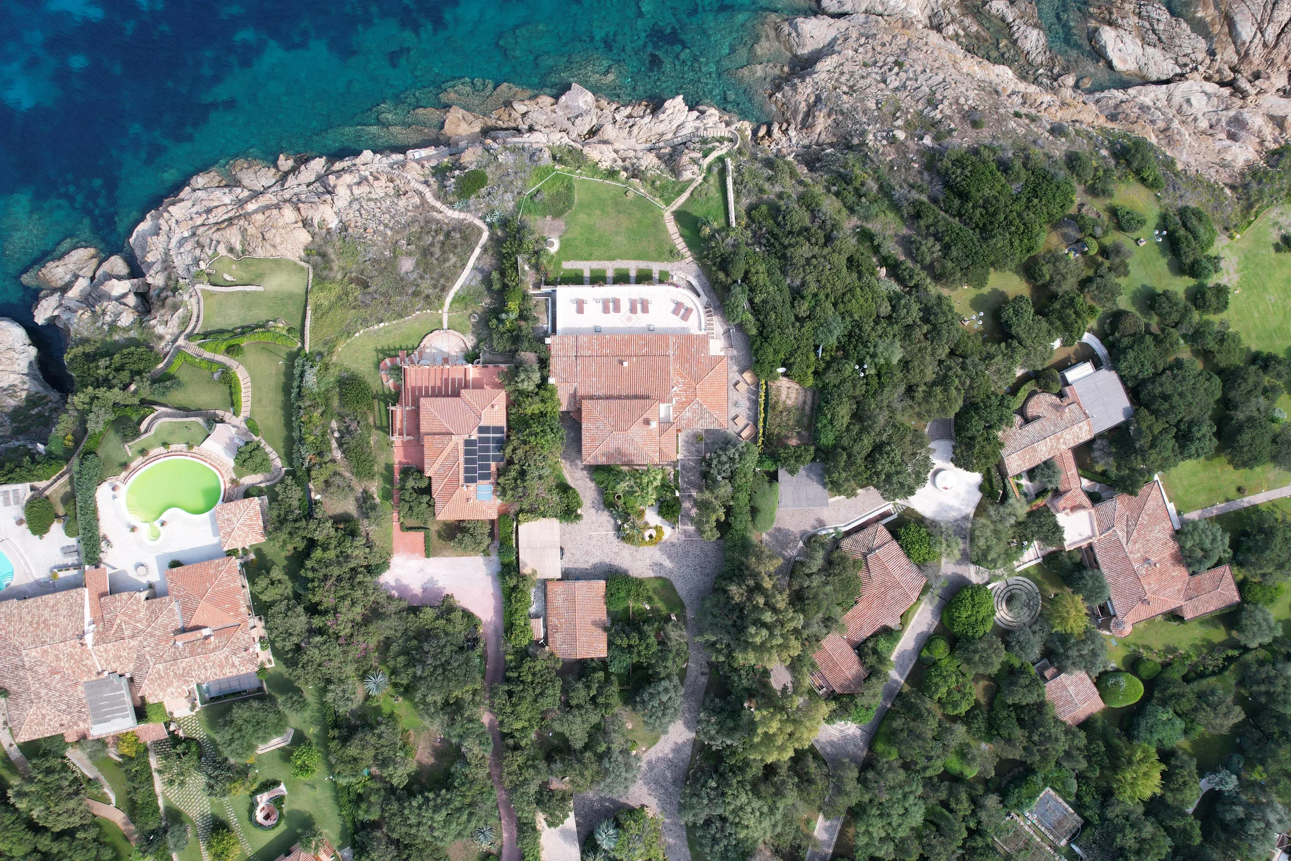 Charming Beachfront Villa With Breathtaking Views — photograph 11