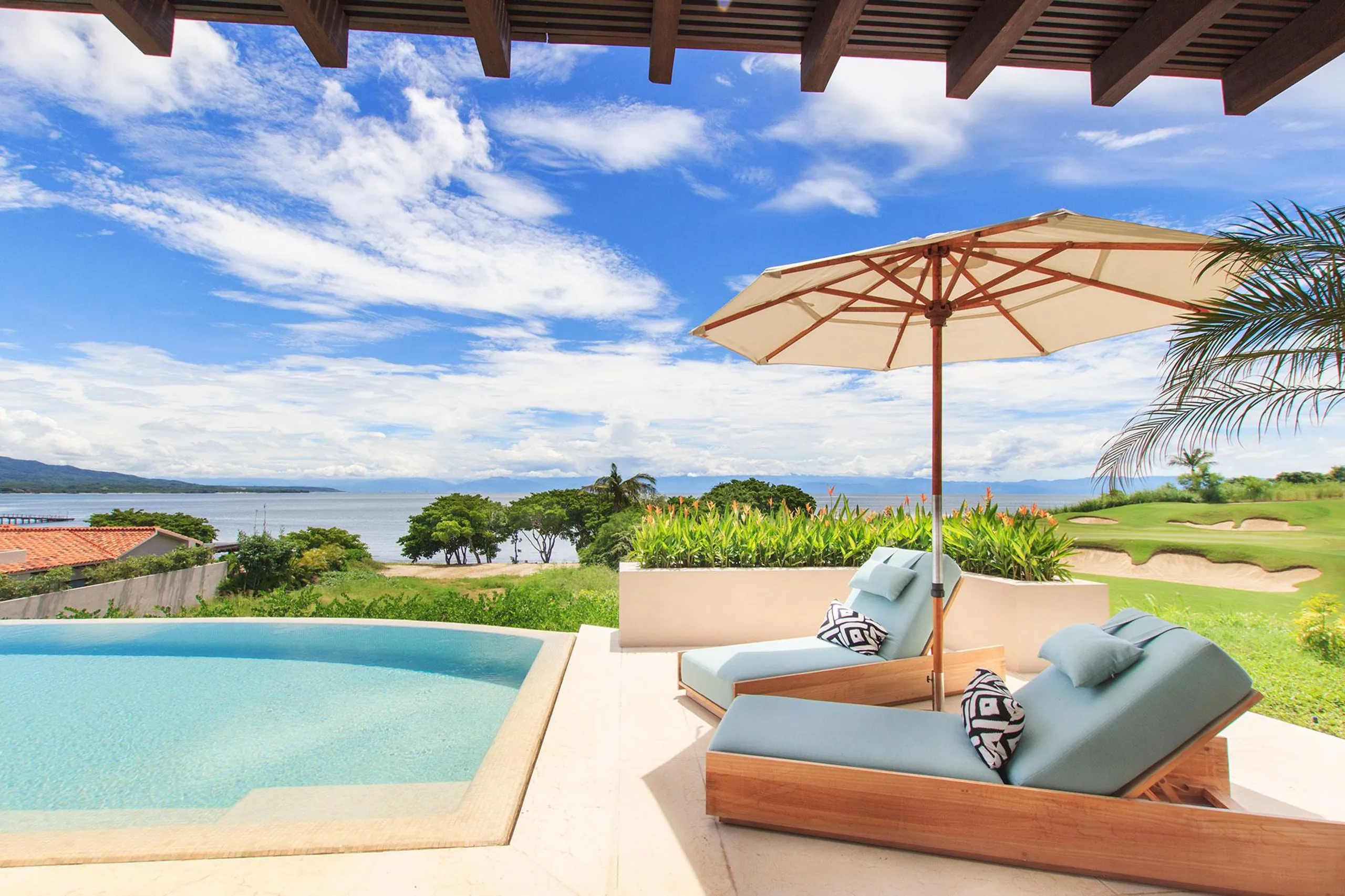 Porta Fortuna Luxury Villa with Private Infinity Pool and Amazing Views — photograph 4