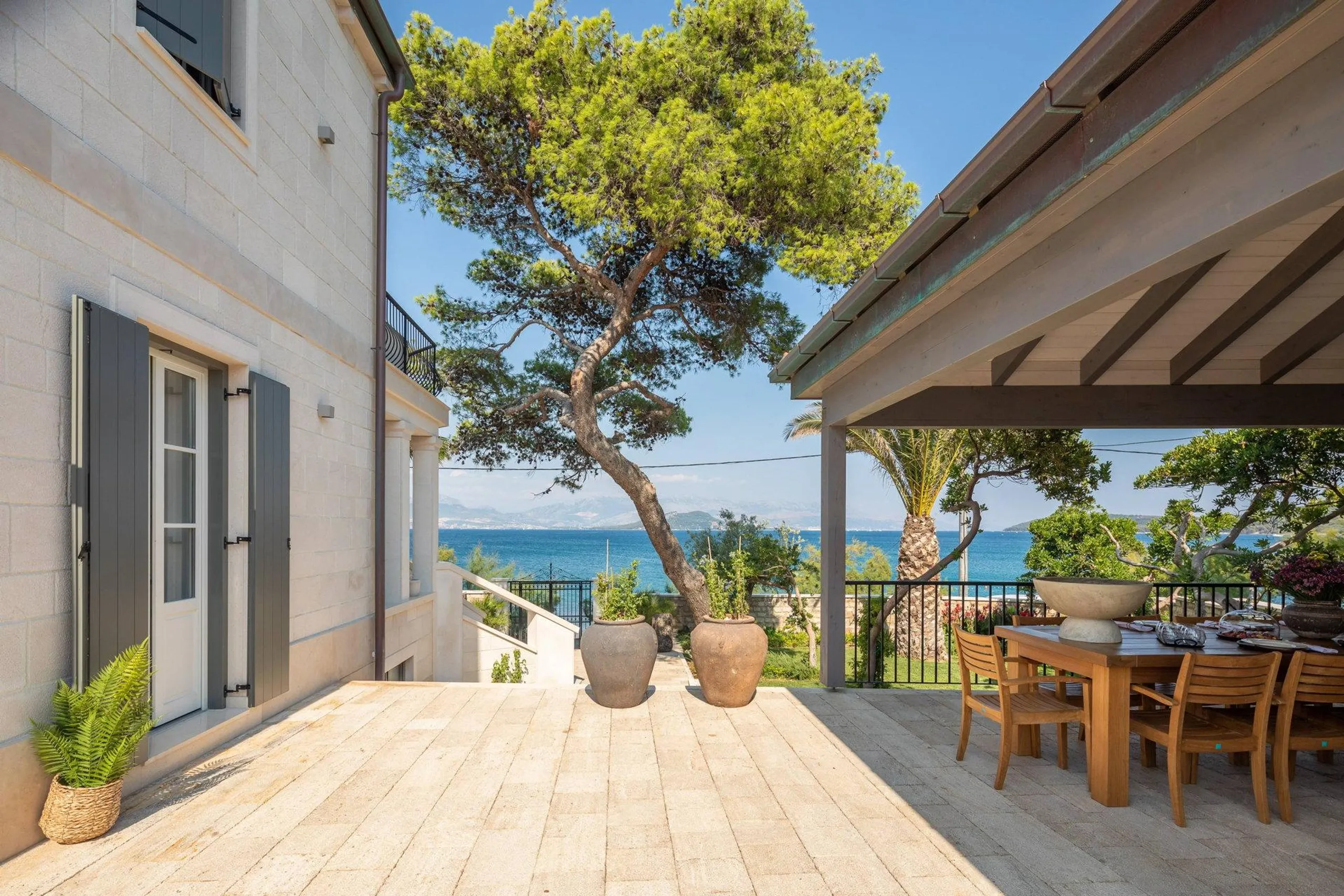 Fantastic Villa with Private Pool Overlooking the Adriatic in Slatine — photograph 12