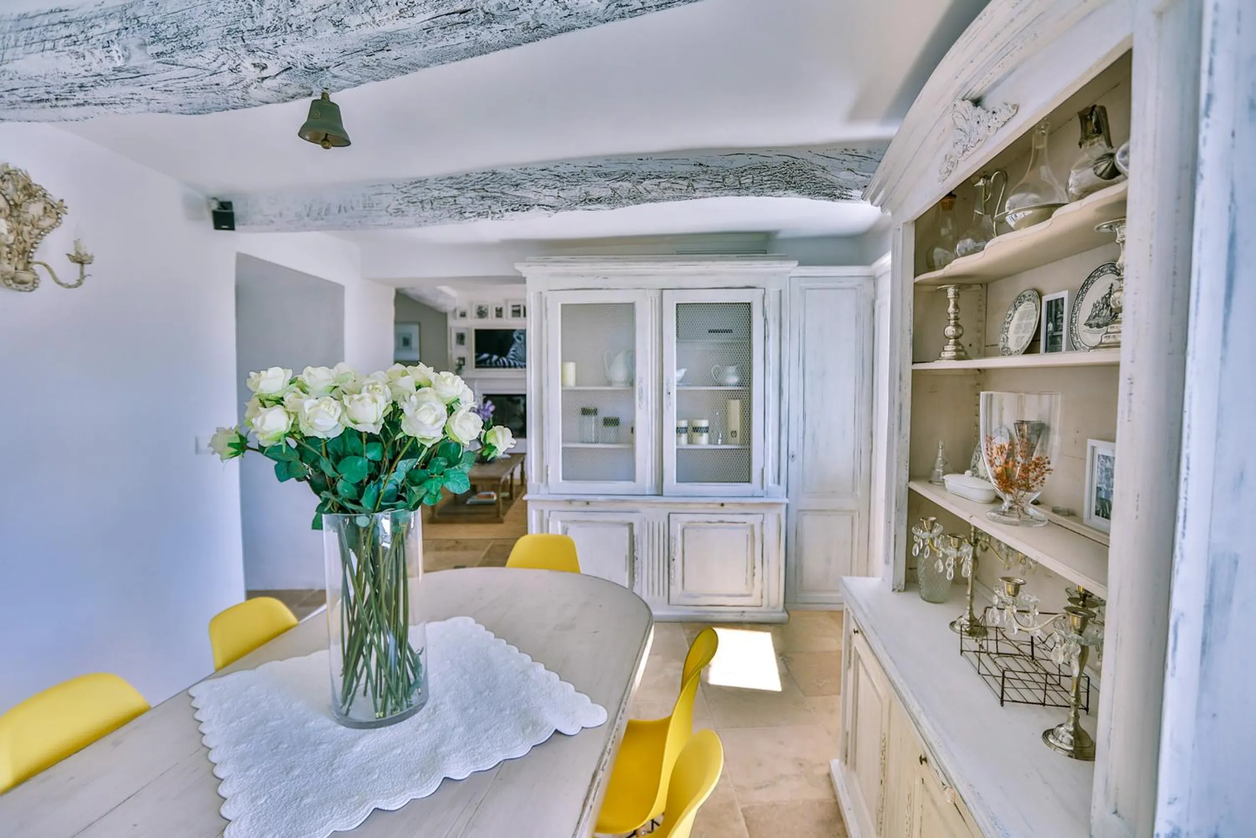 Enchanting Provençal Villa with Pool, Terraced Gardens, and Panoramic Valley Views — photograph 8