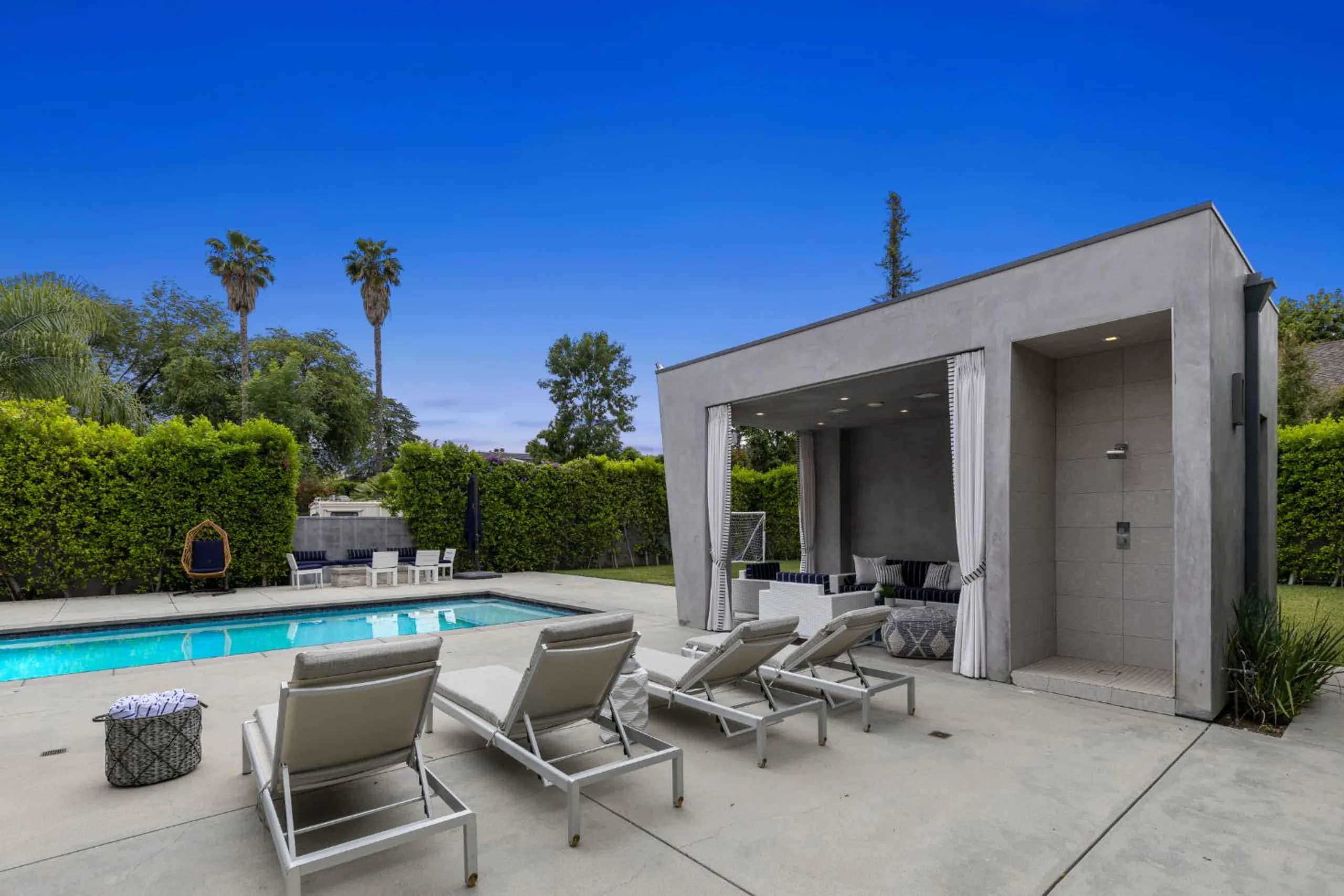 Modern Contemporary Villa with Private Pool and Luxury Lounge — photograph 7