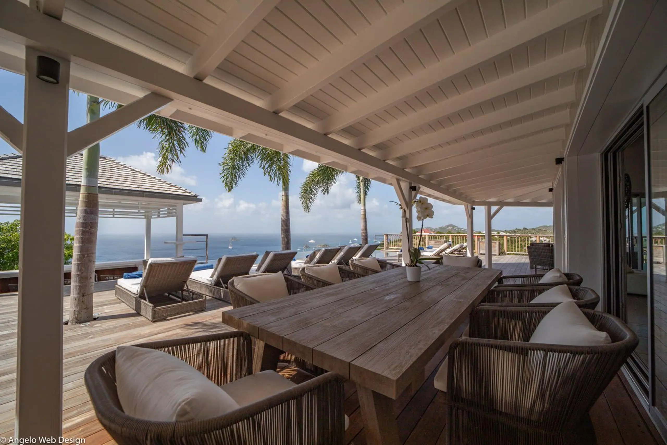 Chic Five-Bedroom Retreat with Infinity Pool, Jacuzzi, and Ocean Views — photograph 7
