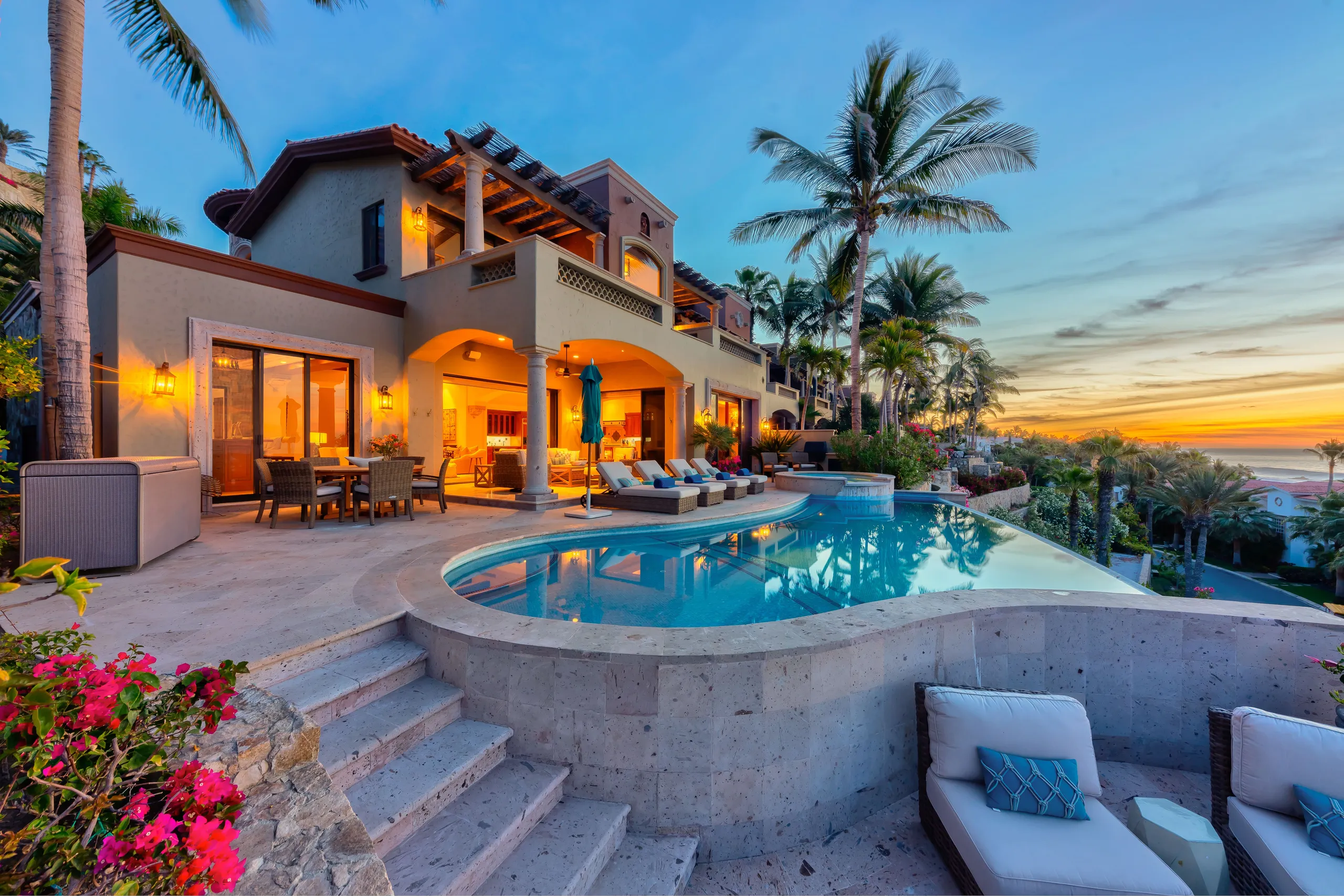 Majestic 4000 Sqt Beachfront Villa with Private Swimming Pool and Club Access — photograph 4