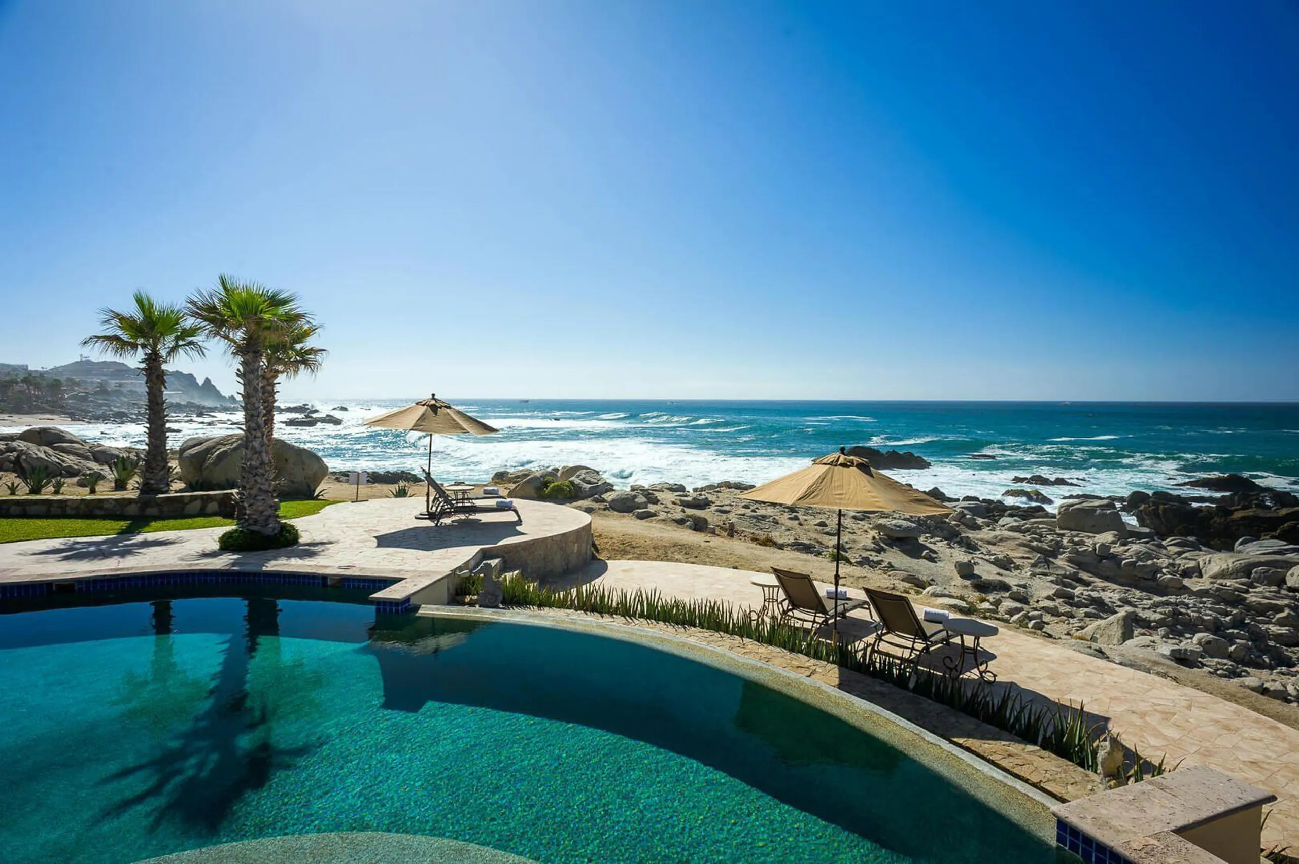 Punta Ballena Oceanfront Villa with Private Pools and Incredible Ocean Views — photograph 3