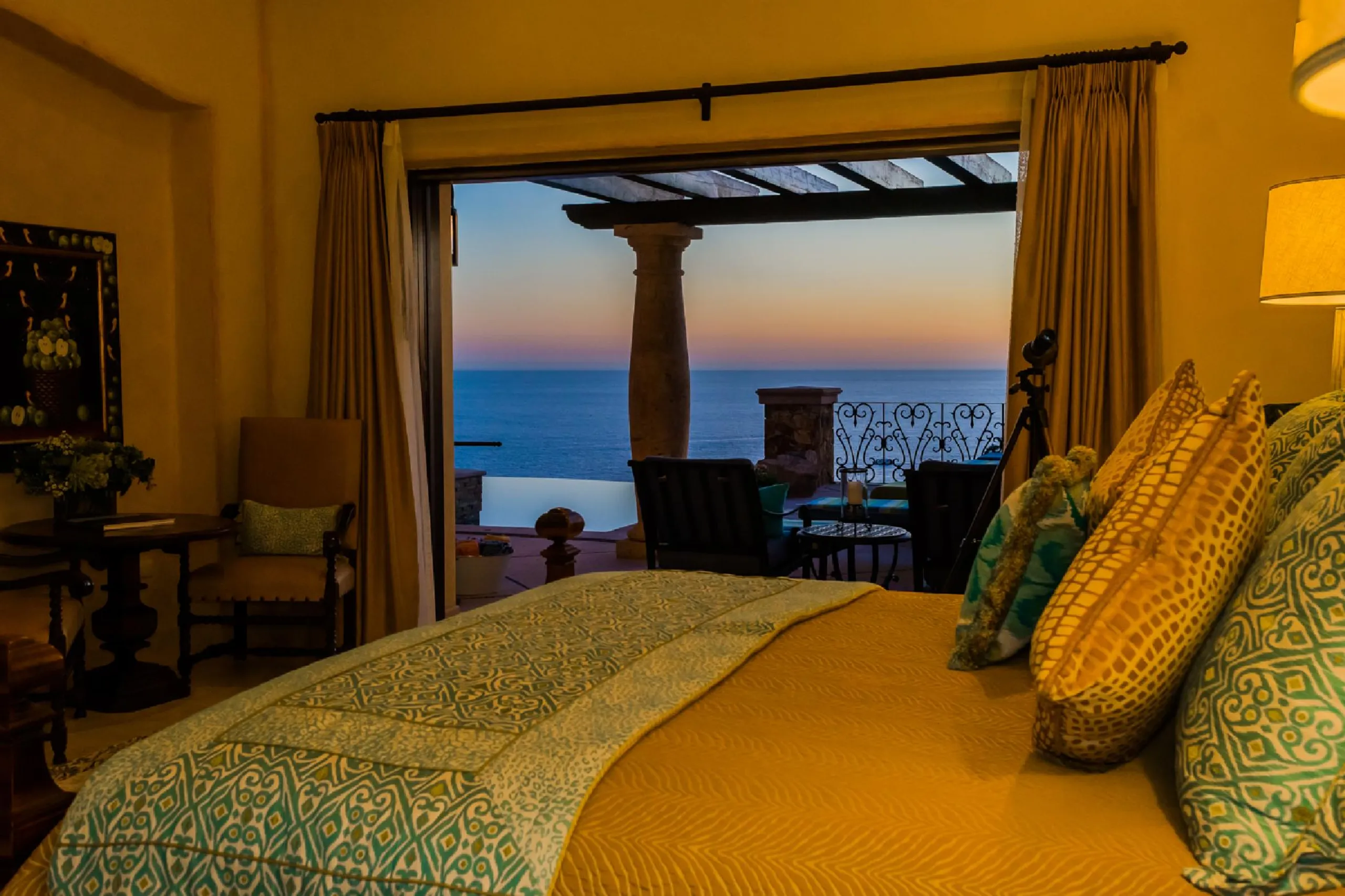 Mexican Colonial Los Cabos Estate with Infinity Pool and Ocean Views — photograph 11