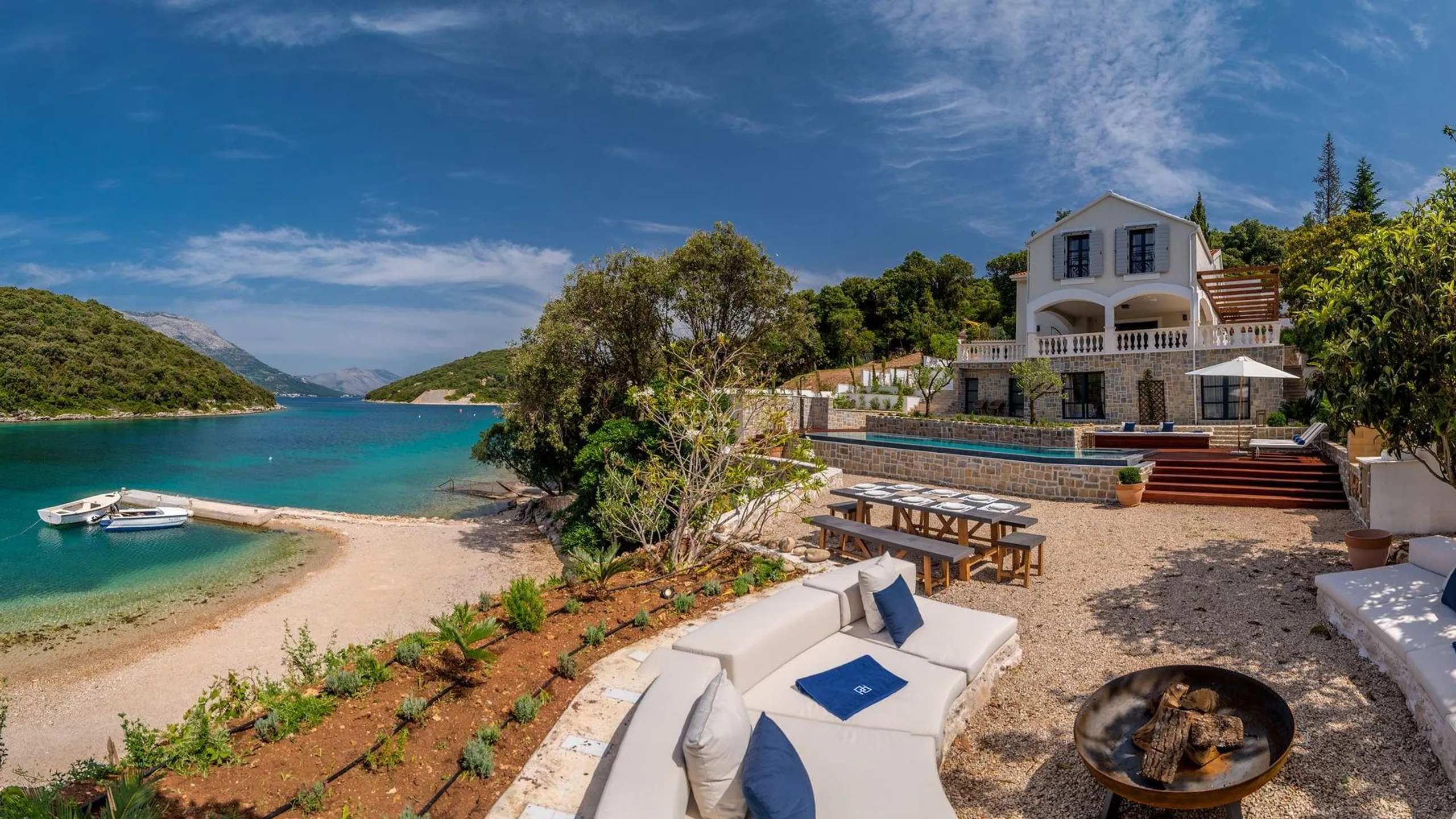 Invigorating Beachfront Villa with Infinity Pool on Korcula Island, Zrnovo
