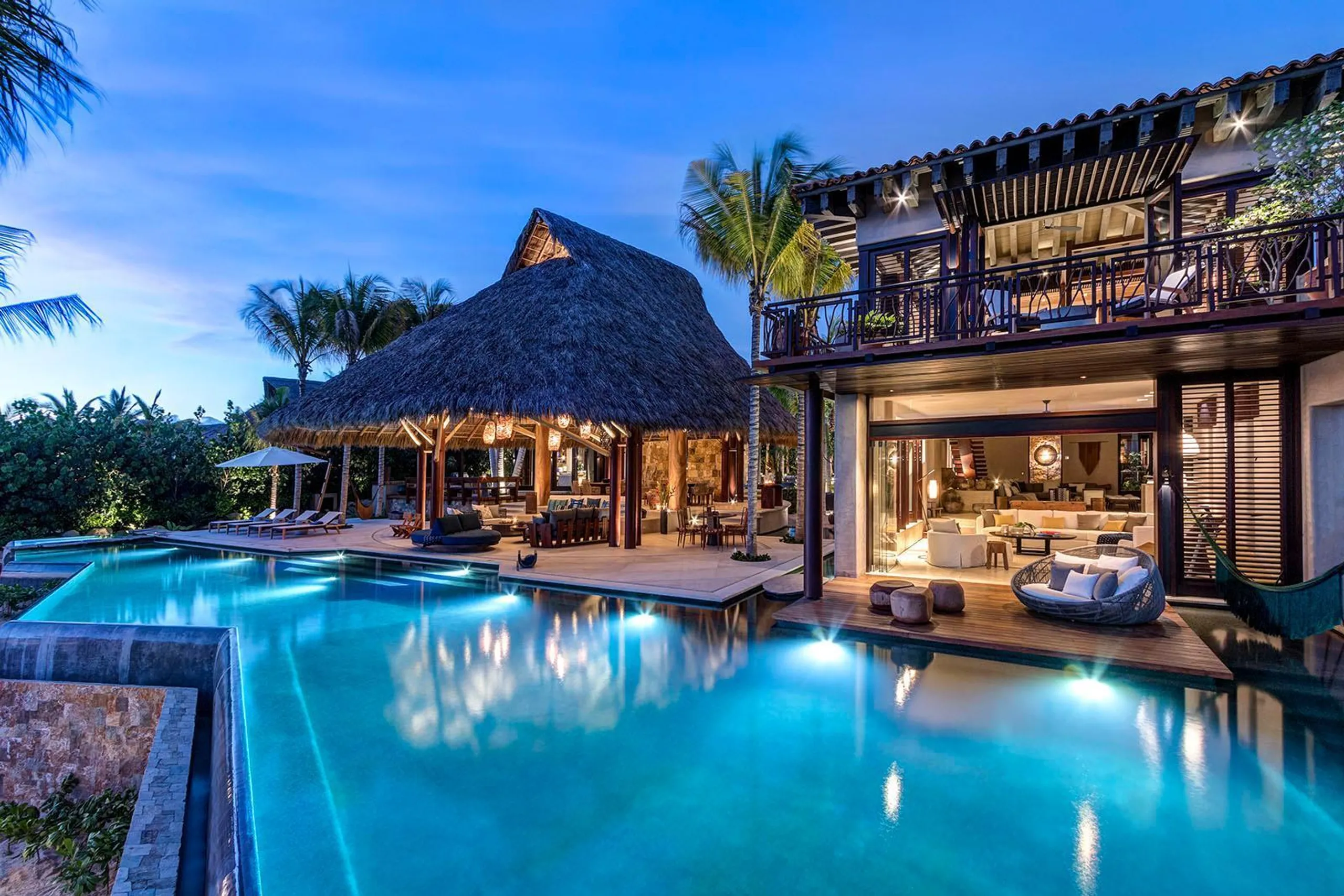 La Punta Grand Beachfront Estate with Infinity Pool and Endless Ocean Views, La Punta