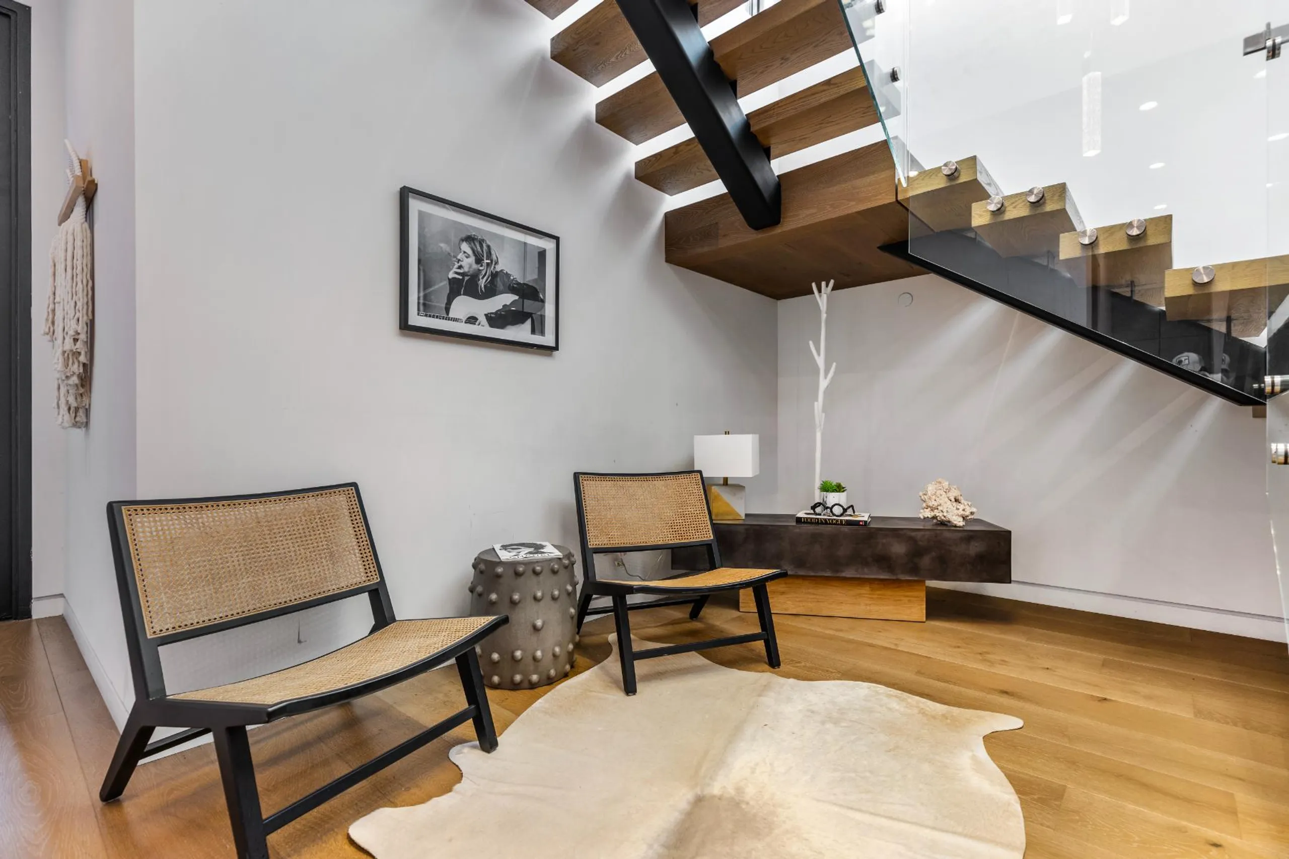 Deluxe West Hollywood Villa with Invigorating Pool — photograph 12