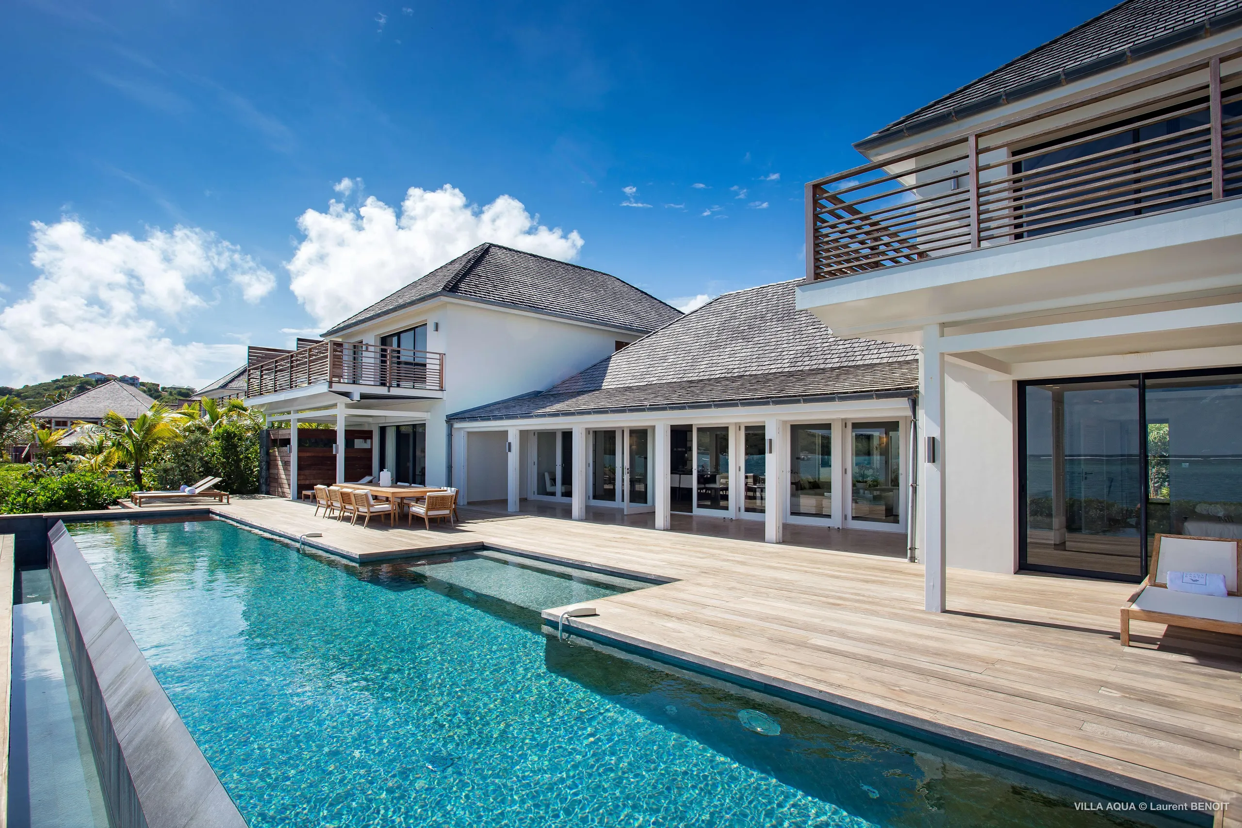 Chic Beachfront Contemporary Villa with Private Pool and Amazing Ocean Views — photograph 4