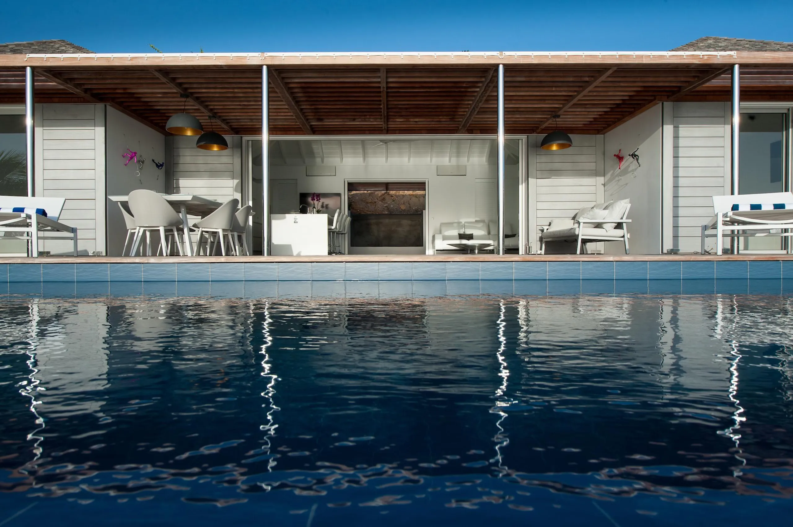 Glamorous Oceanside Villa with Infinity Pool and Zen Garden — photograph 5