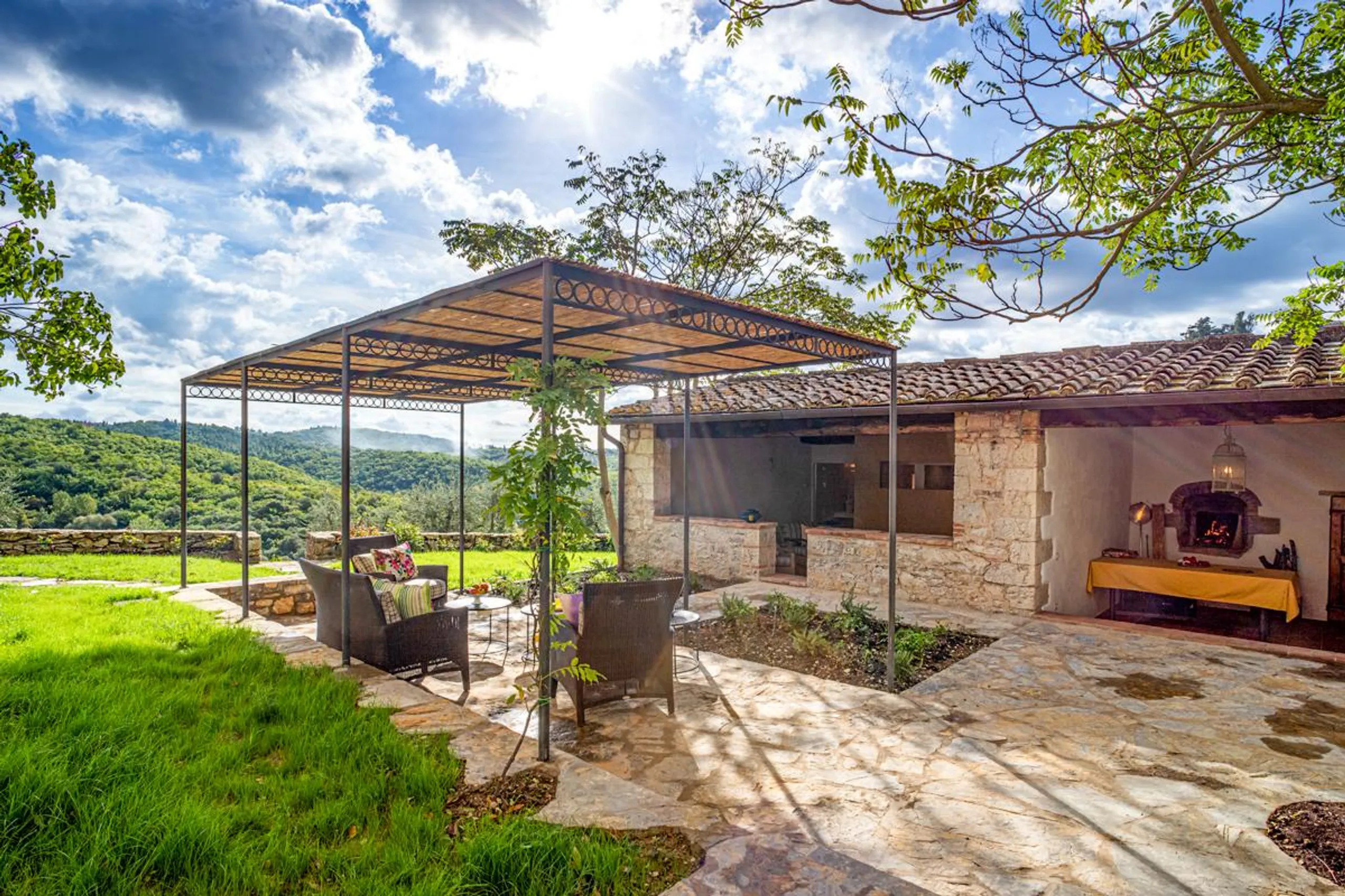 Stunning Tuscan Villa with Pool & Spa on Historic 800-Acre Chianti Estate — photograph 9