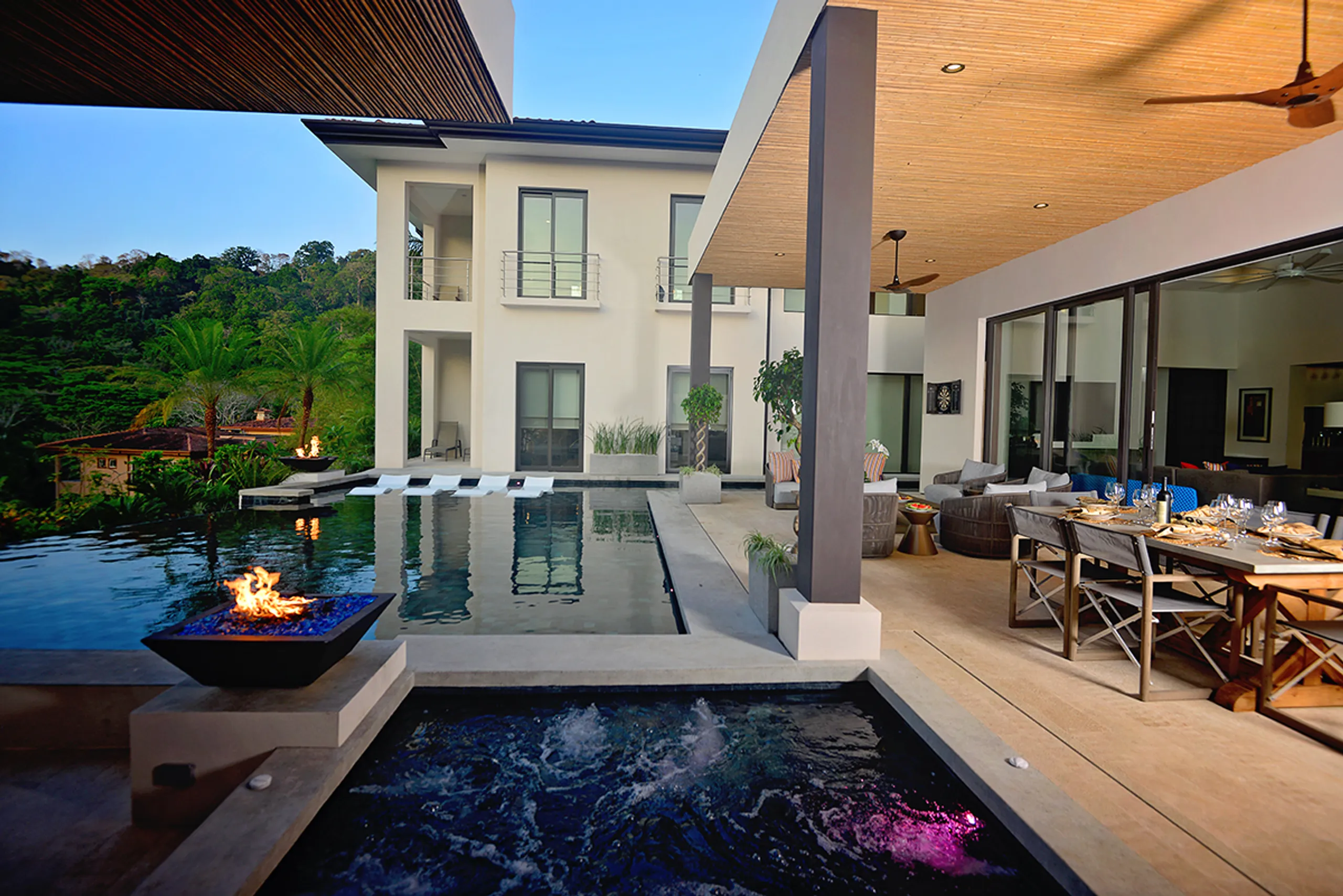 Tropical Paradise Villa with Private Infinity Pool, Heated Jacuzzi and Stunning Views — photograph 3