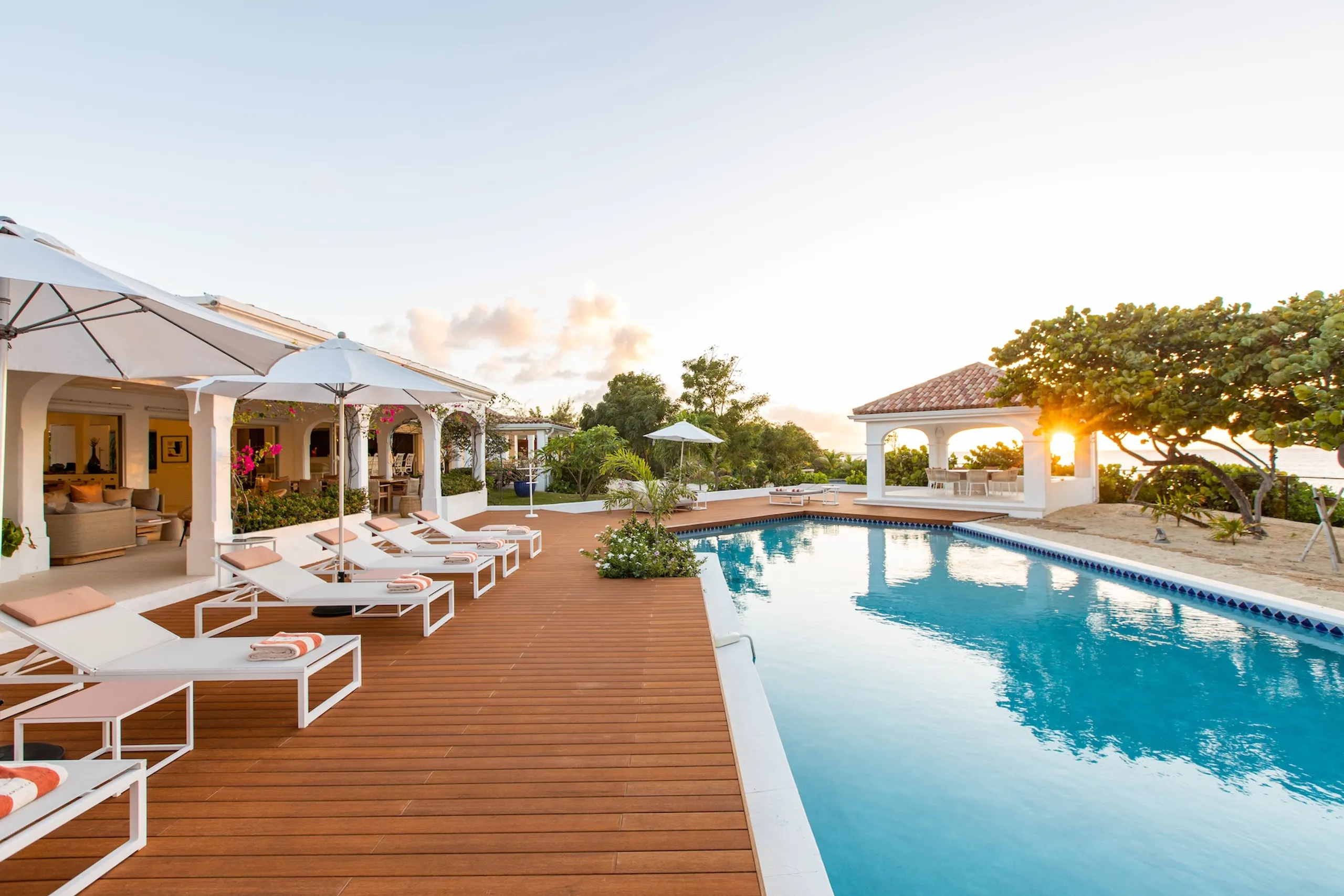 Stunning 6BR Villa with Private Pool and Breathtaking View of Plum Bay Beach — photograph 9
