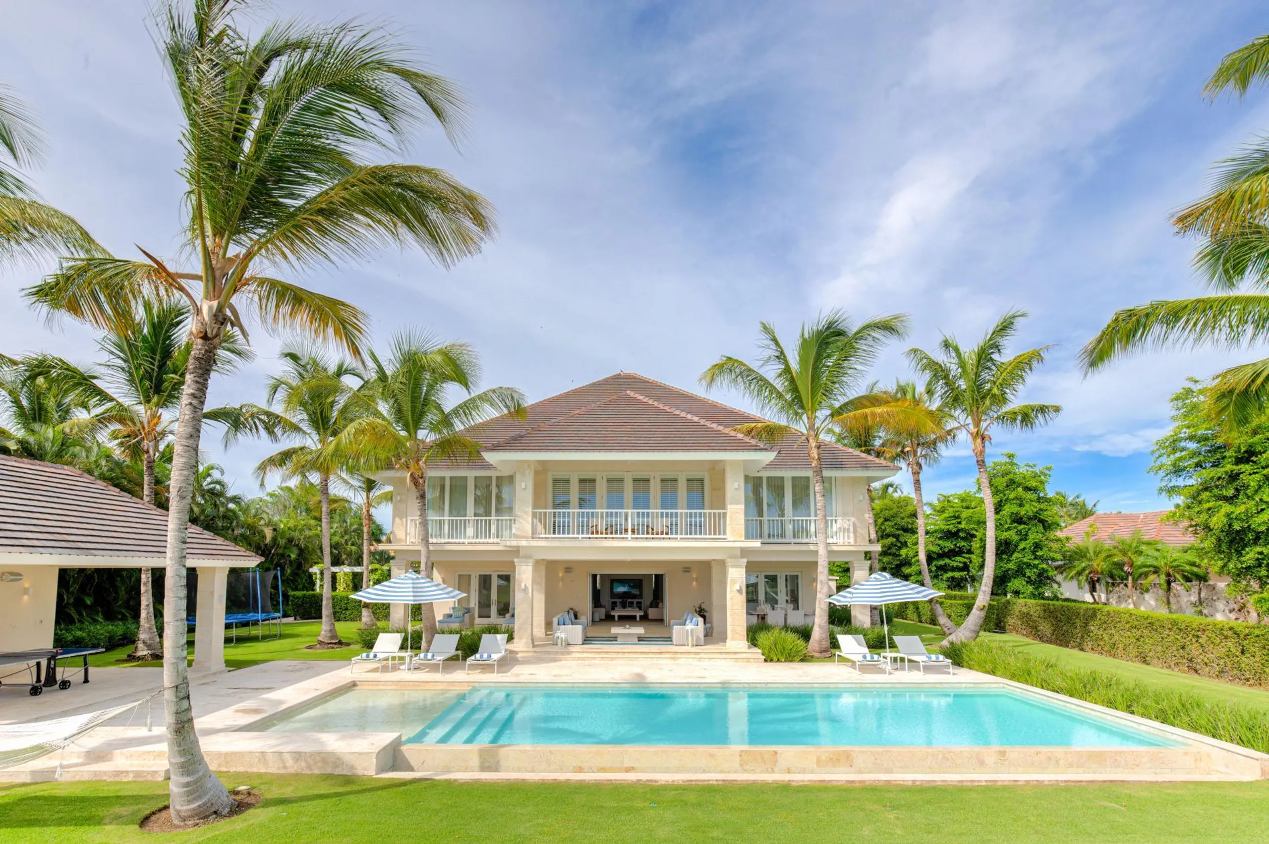Resplendent Five Bedroom Villa with Privaate Pool and Scenic Views, Punta Cana